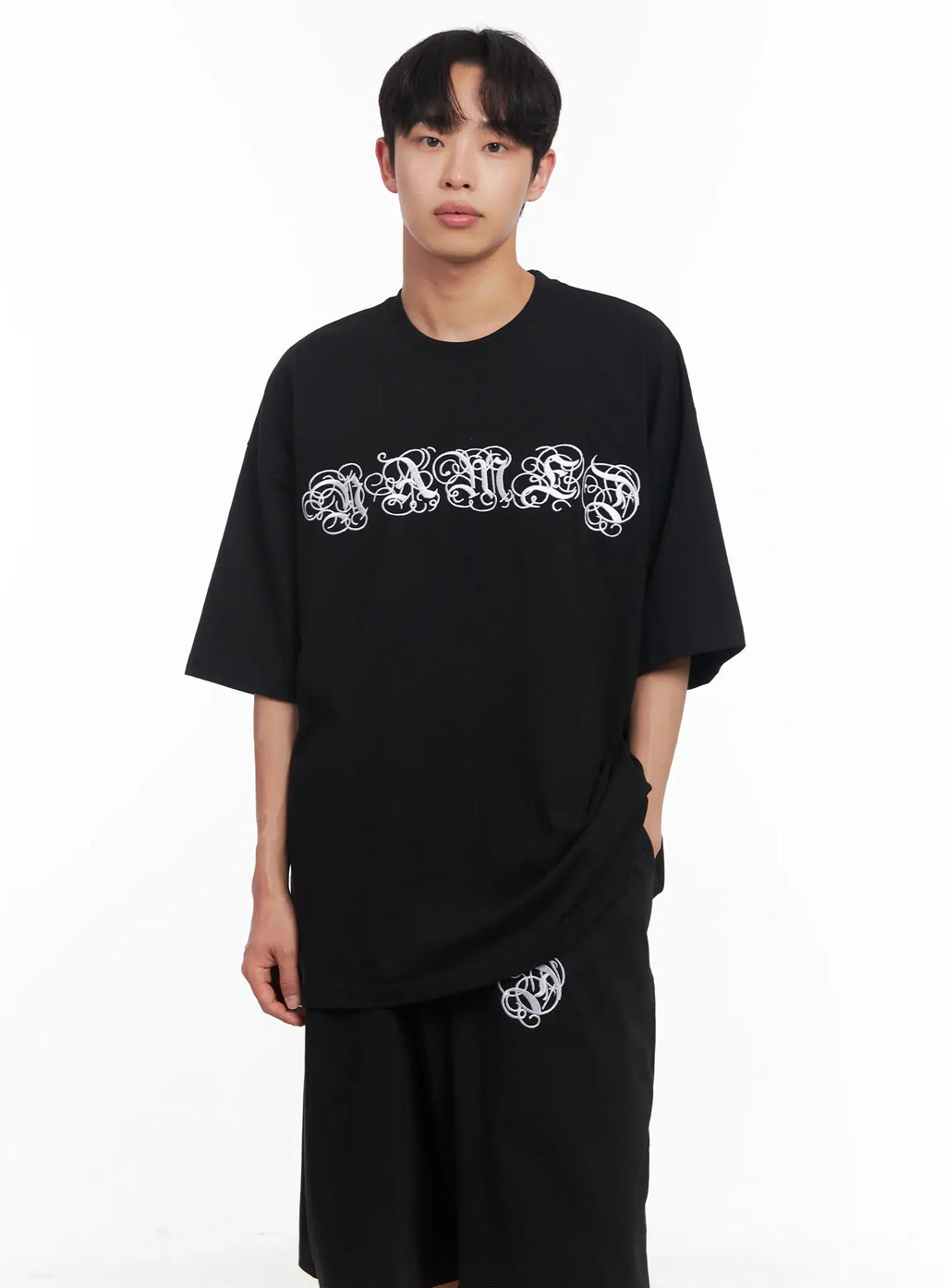 Men's Embroidered Graphic Tee IU518