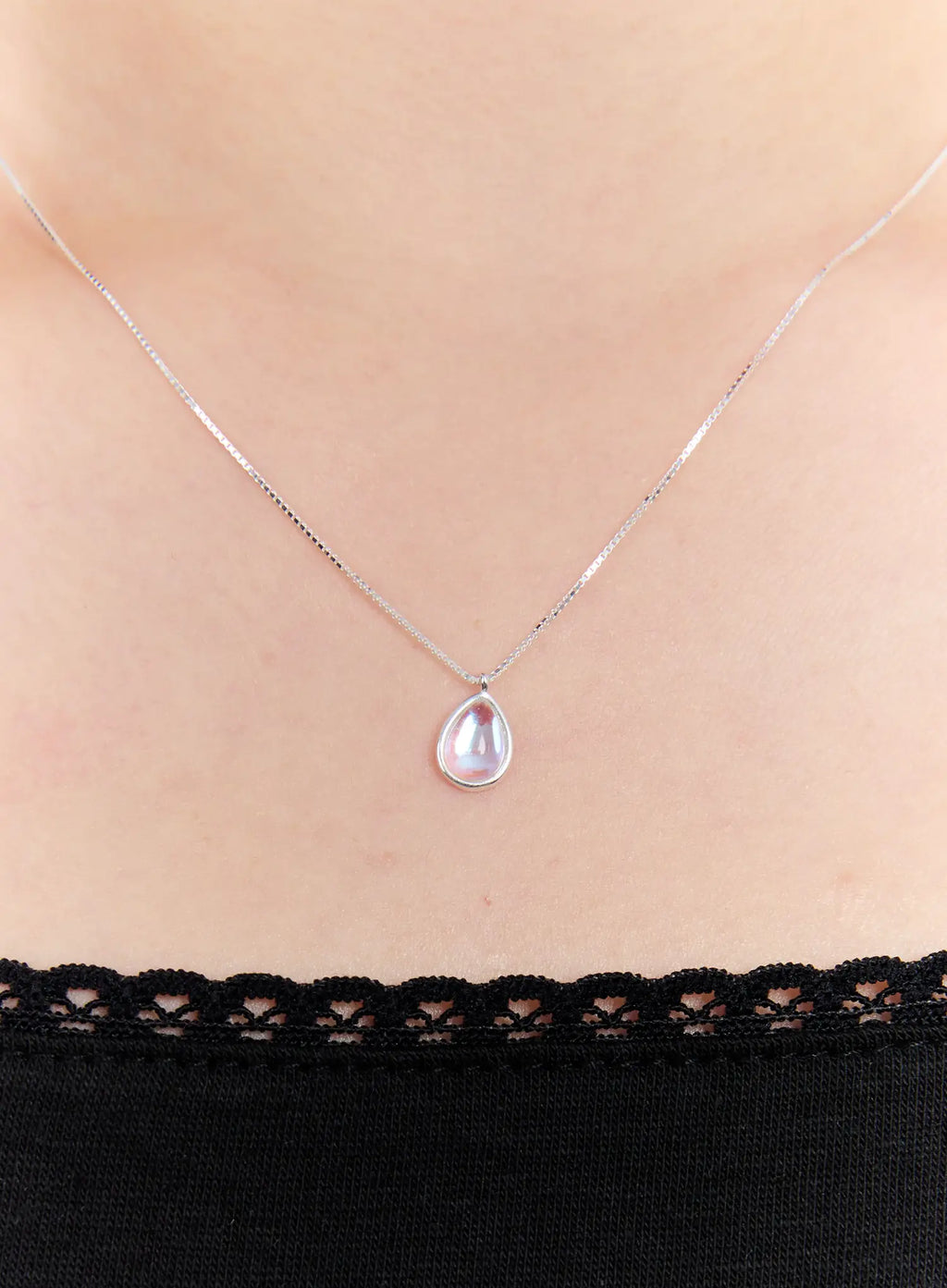 luminous Necklace  IU527