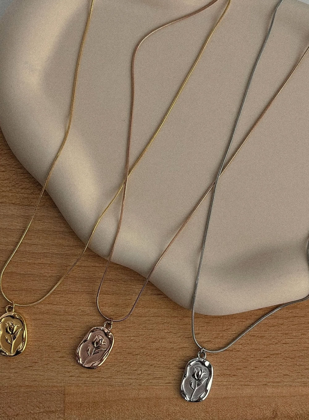 Flower Shilling Necklace IL405