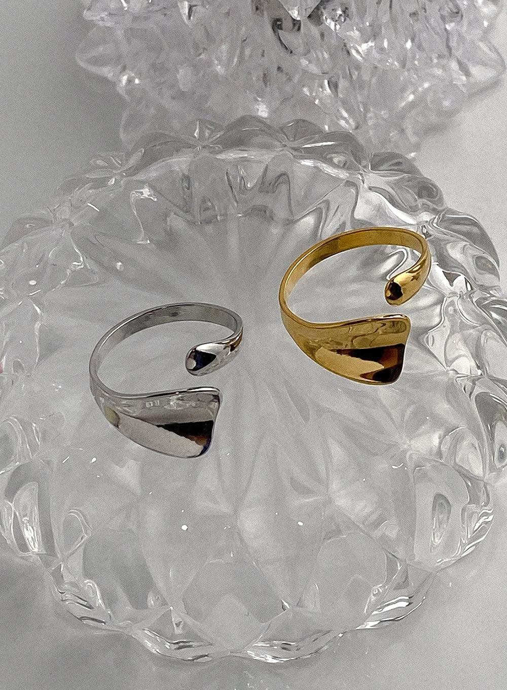 Frida Crossline Open Ring IA524