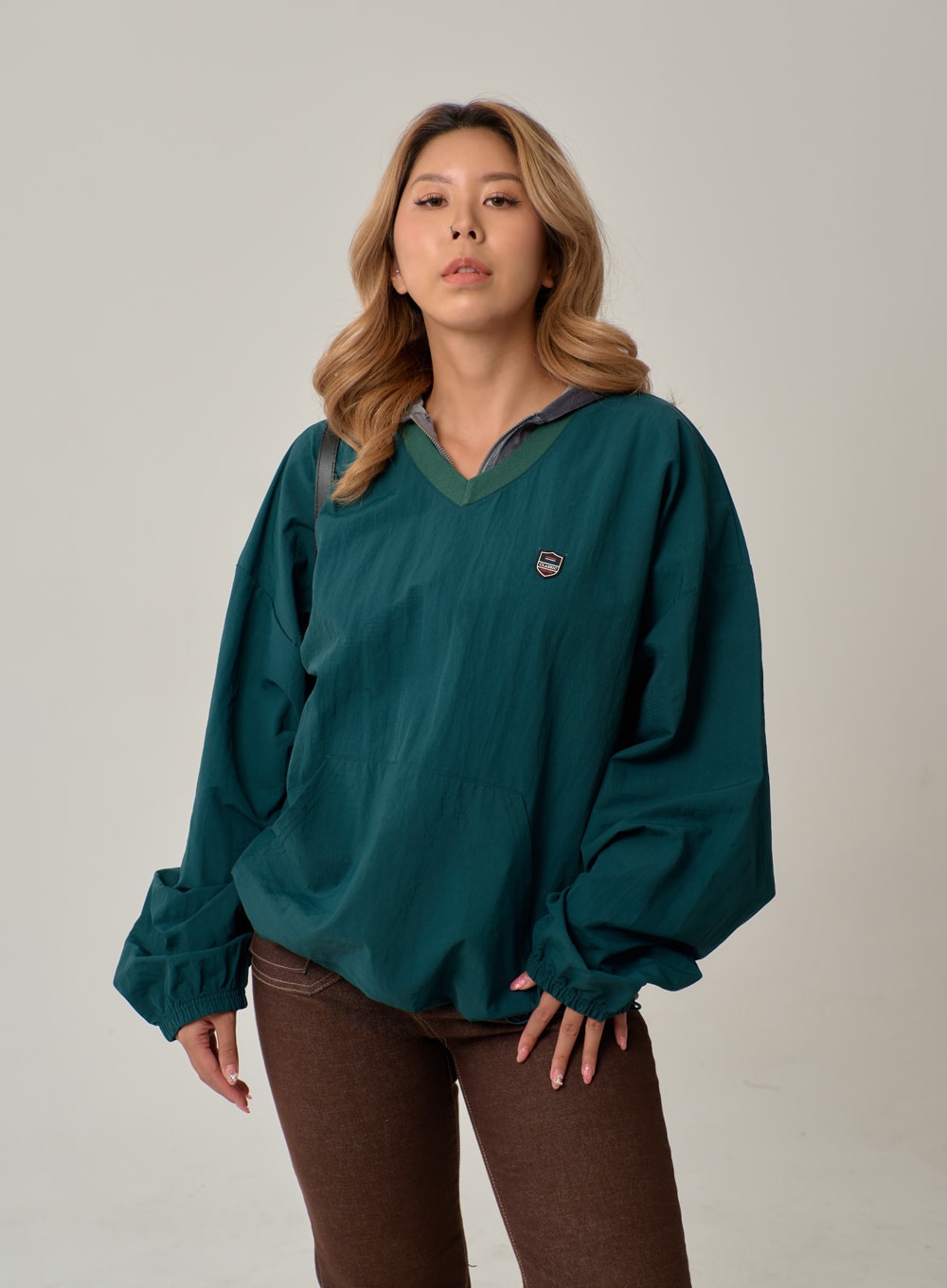 V-Neck Patch Sweatshirt IN22