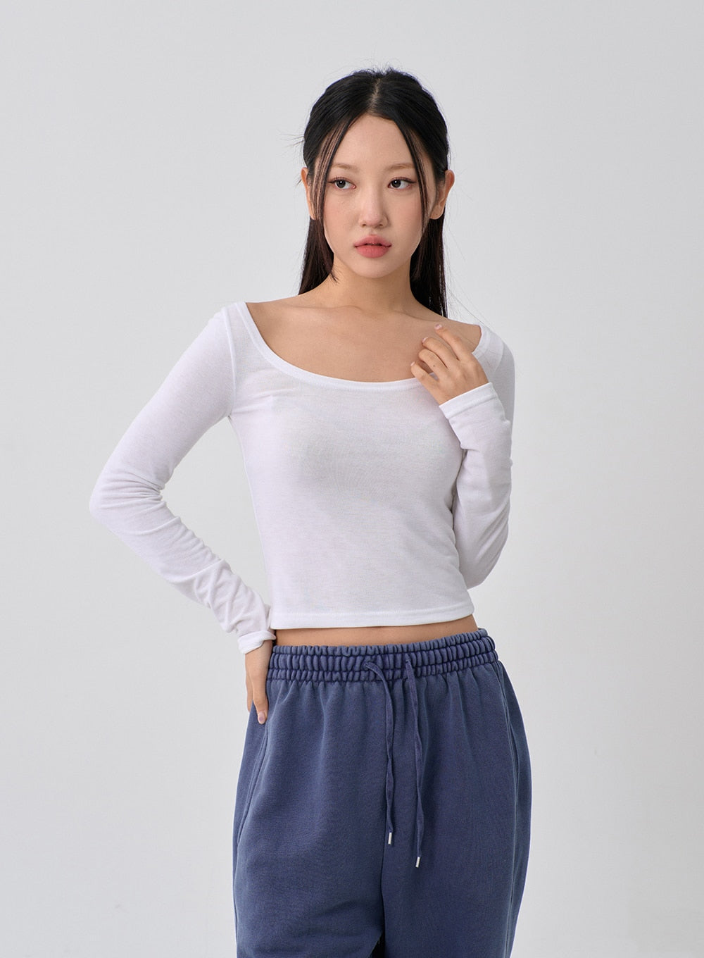 Wide U-Neck Semi Crop T-Shirt CN09