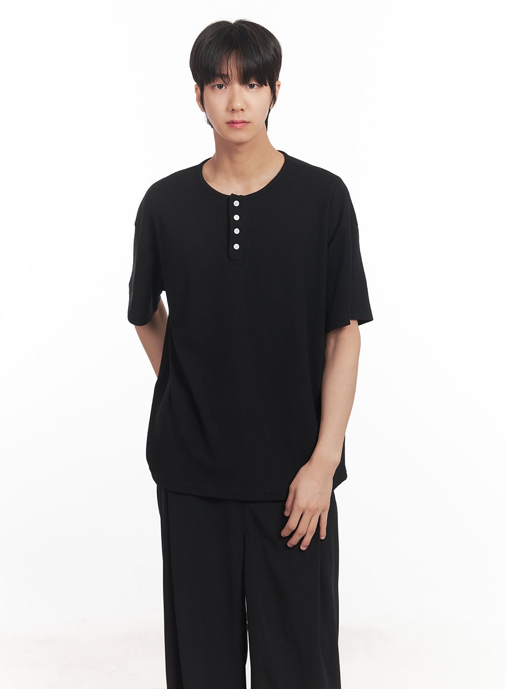 Men's Henley Neck Relaxed-Fit T-Shirt IA510