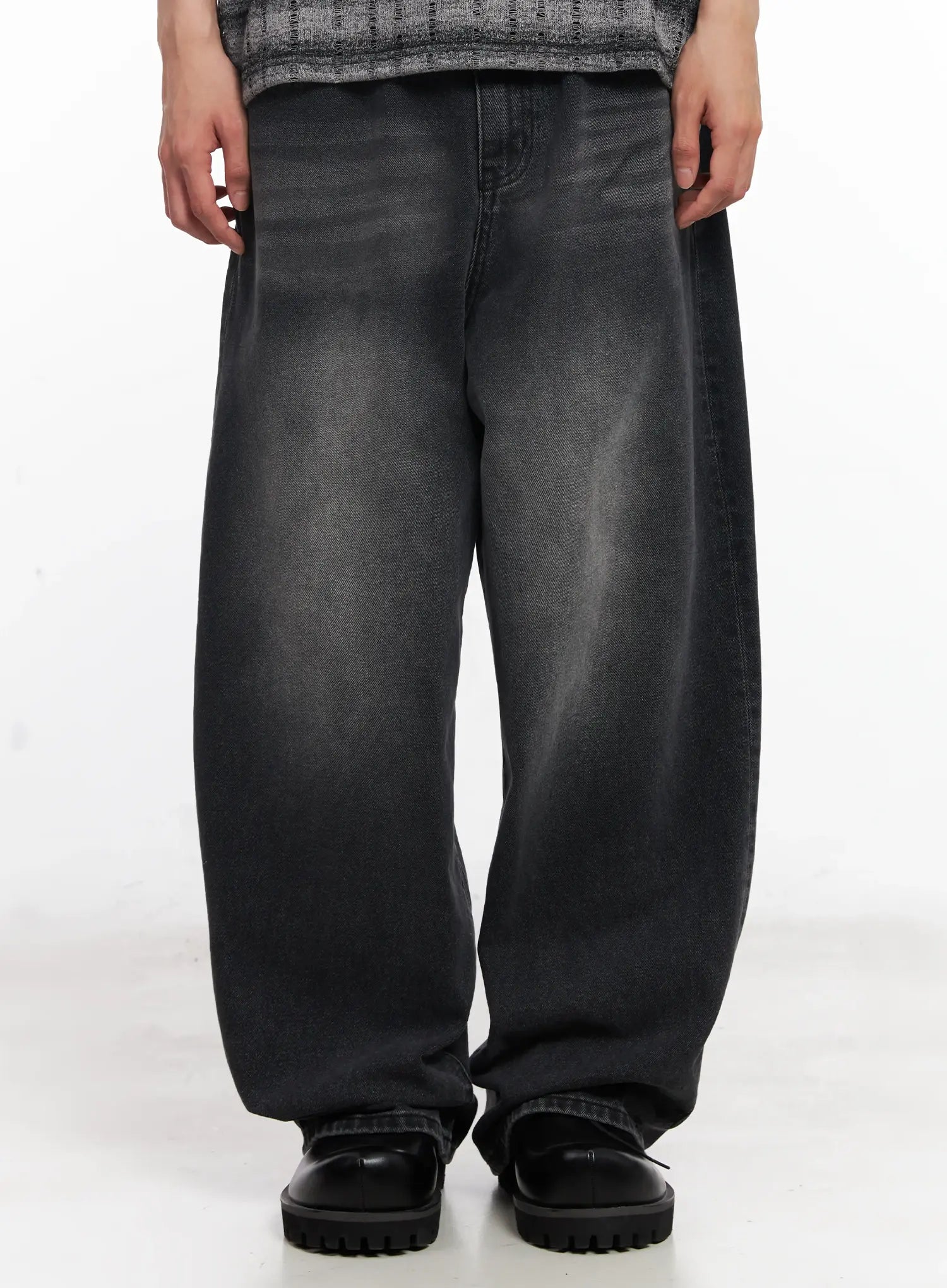 Men's Washed Wide-Leg Jeans IU526