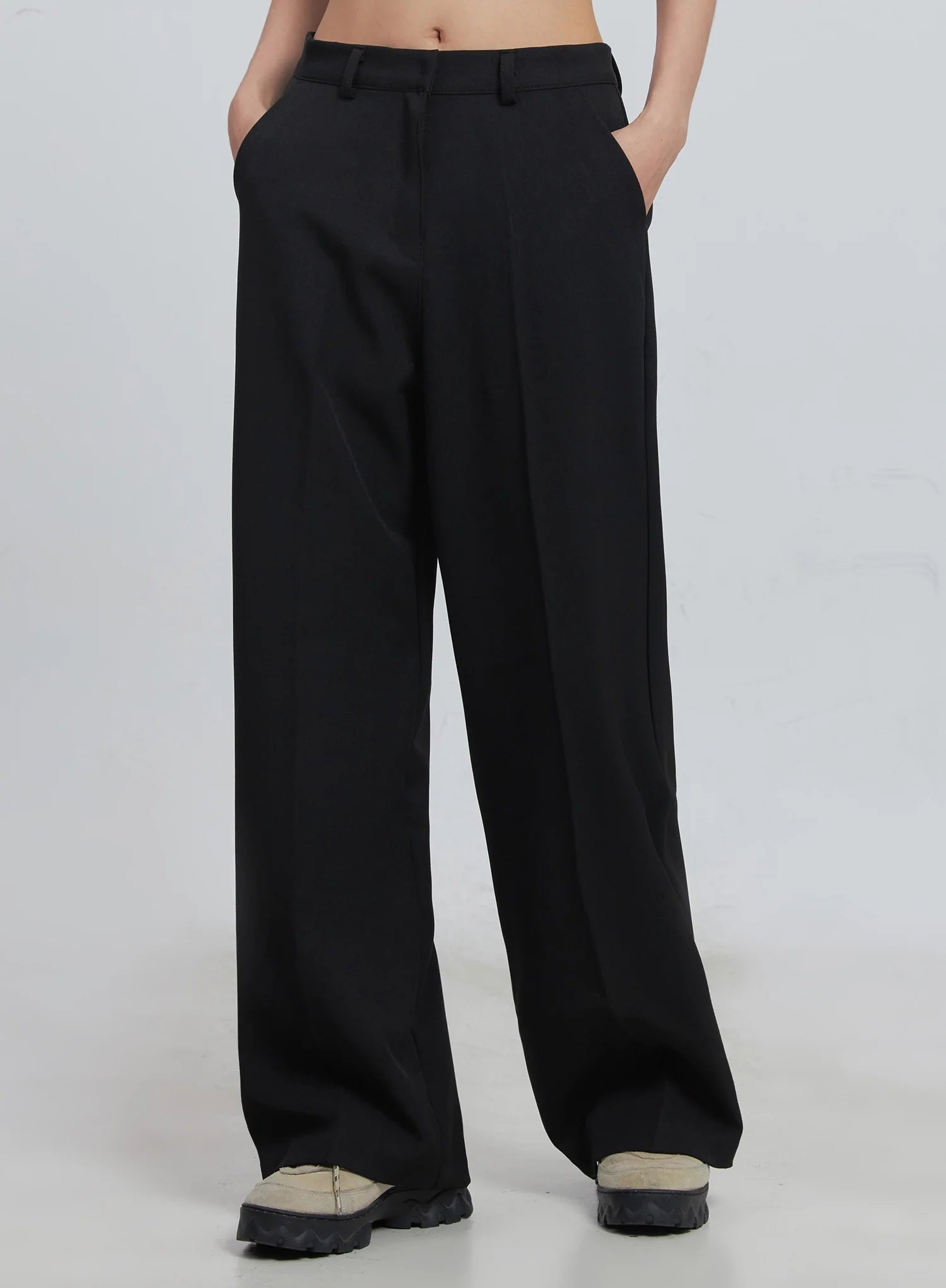 Classic Wide-Fit Slacks (Black) IU512