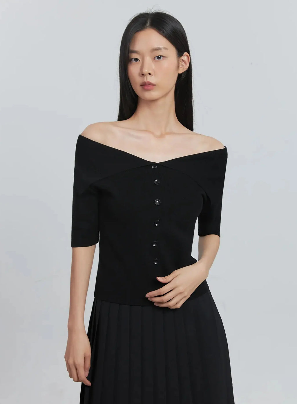 Off-Shoulder Buttoned Tee IU512