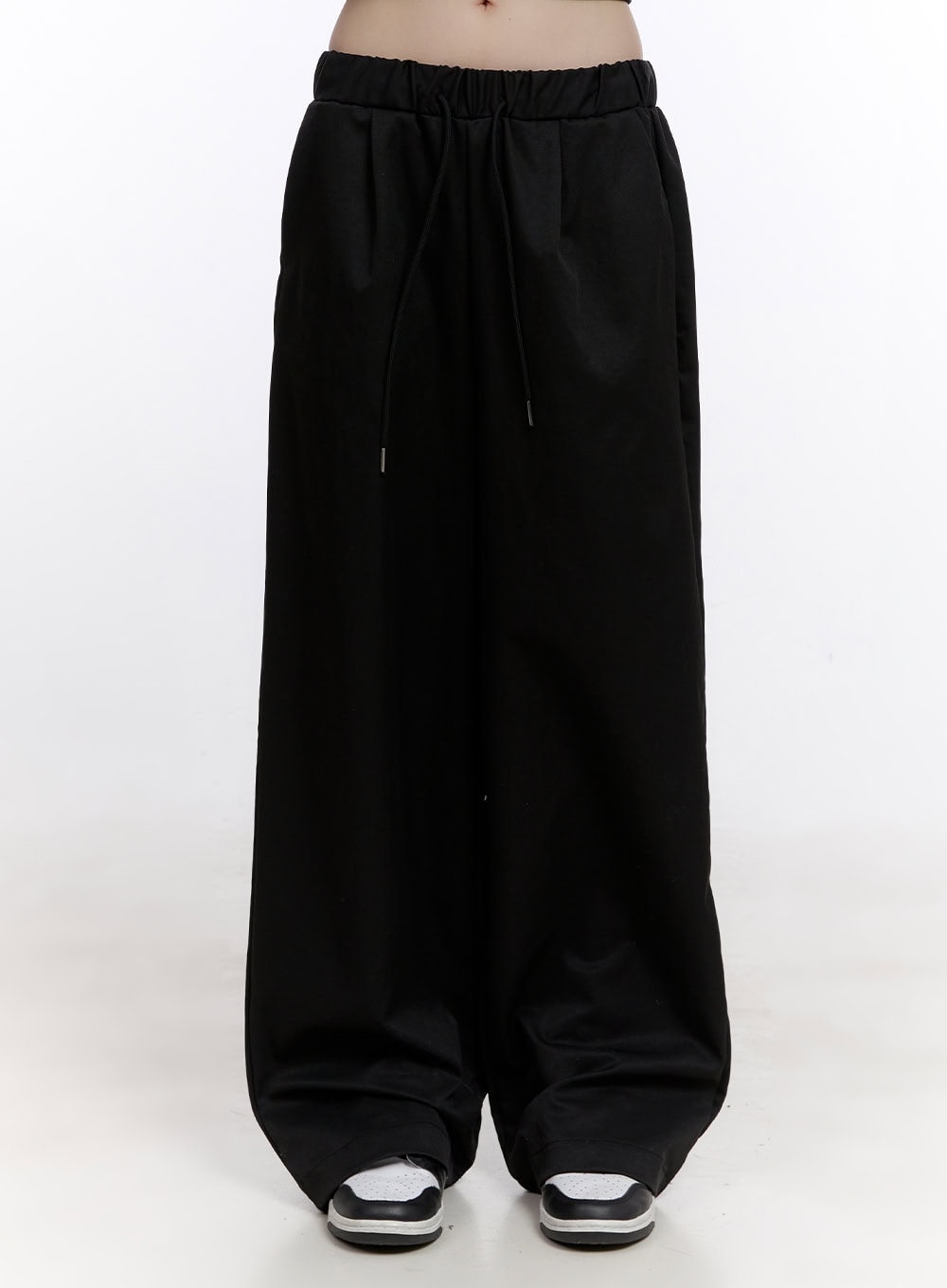 Essential Wide-Fit Sweatpants CF511