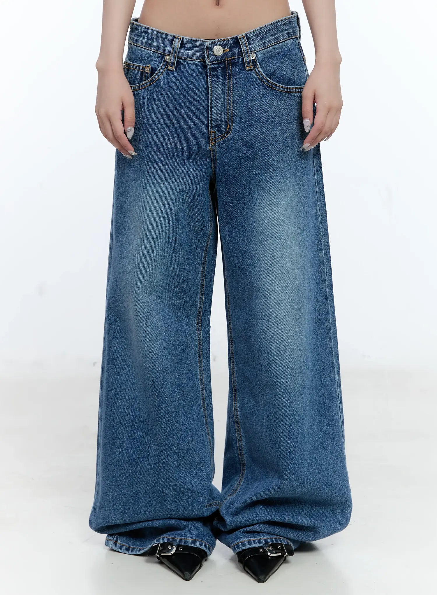 Dahye Washed Relaxed-Fit Denim Jeans CL530