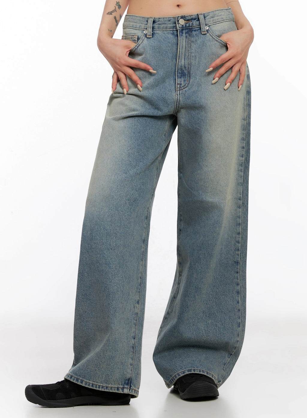 Elani Light Washed Wide Leg Jeans IS508