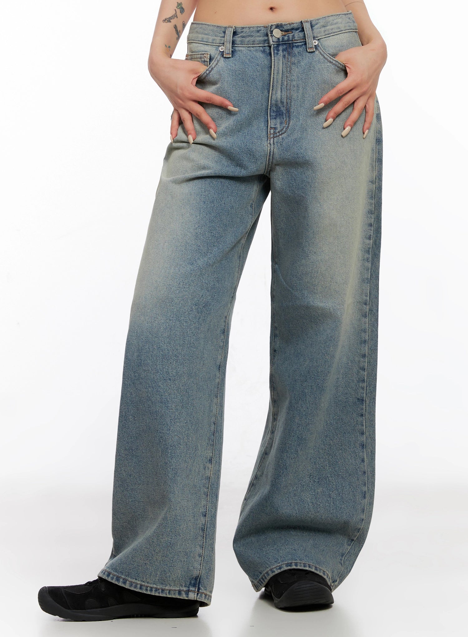 Elani Light Washed Wide Leg Jeans IS508