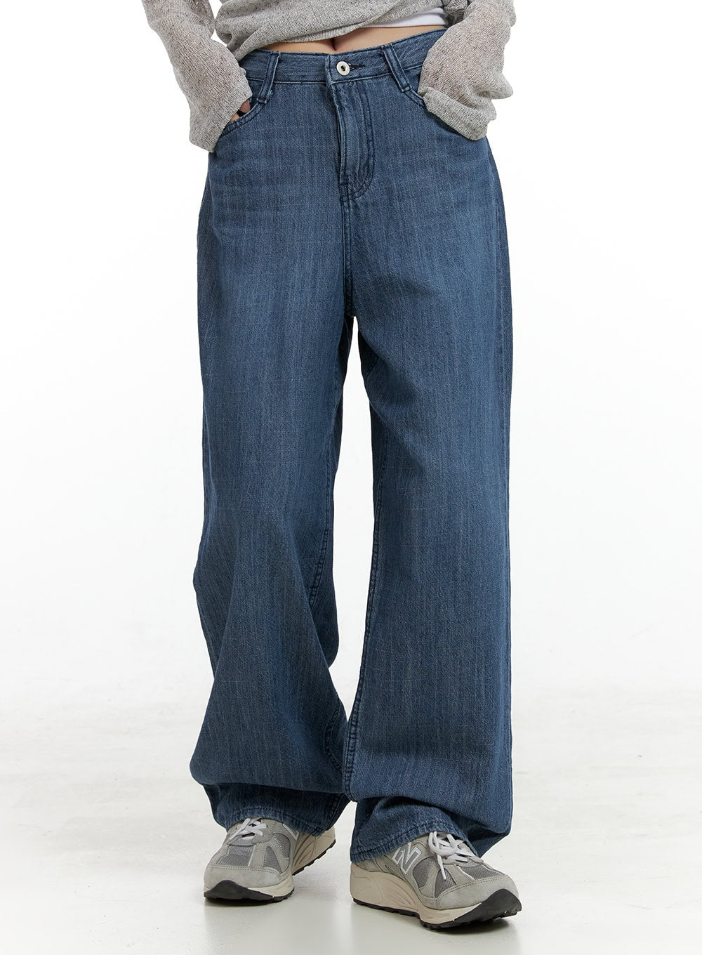 Low Rise Loose Fit Straight Jeans CL425