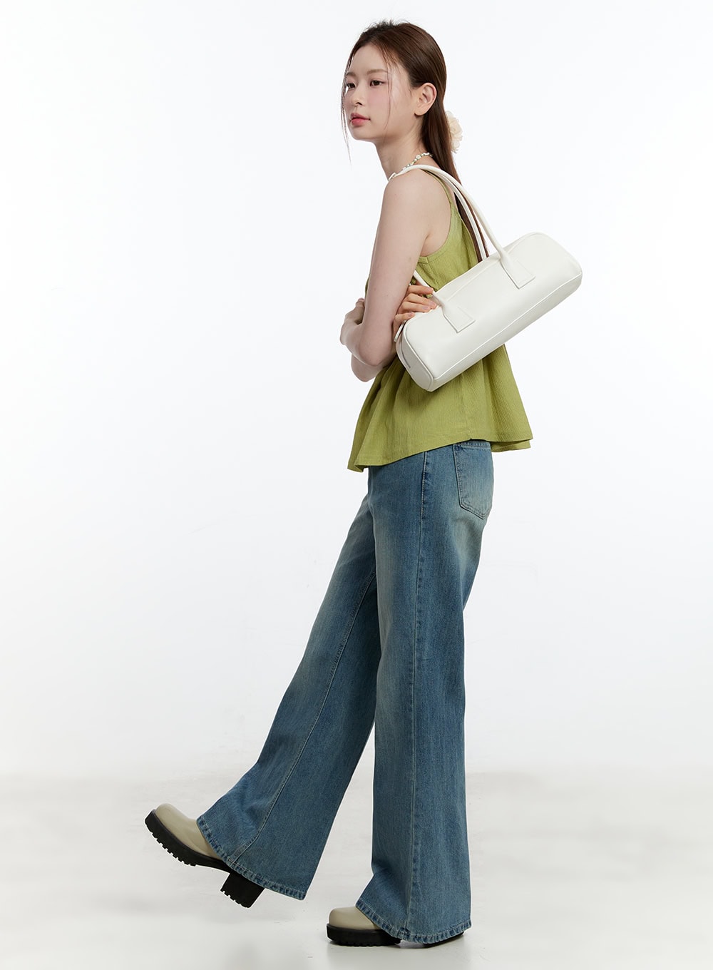 Aleks Relaxed-Fit Flared Jeans CM521