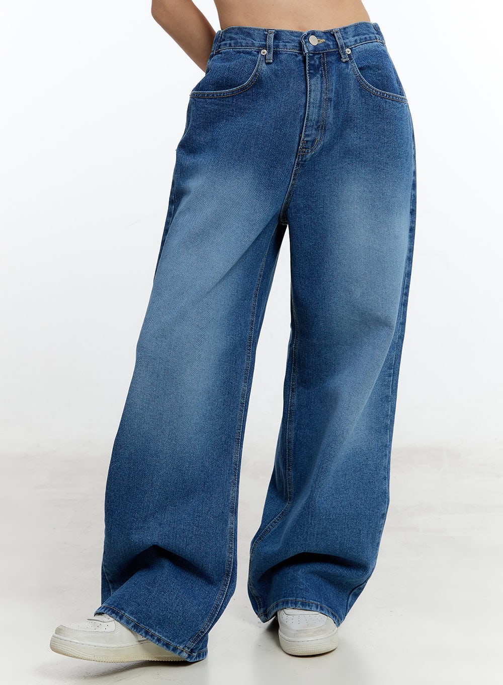 Eugene Adjustable Cinched-Back Wide-Leg Jeans CM521