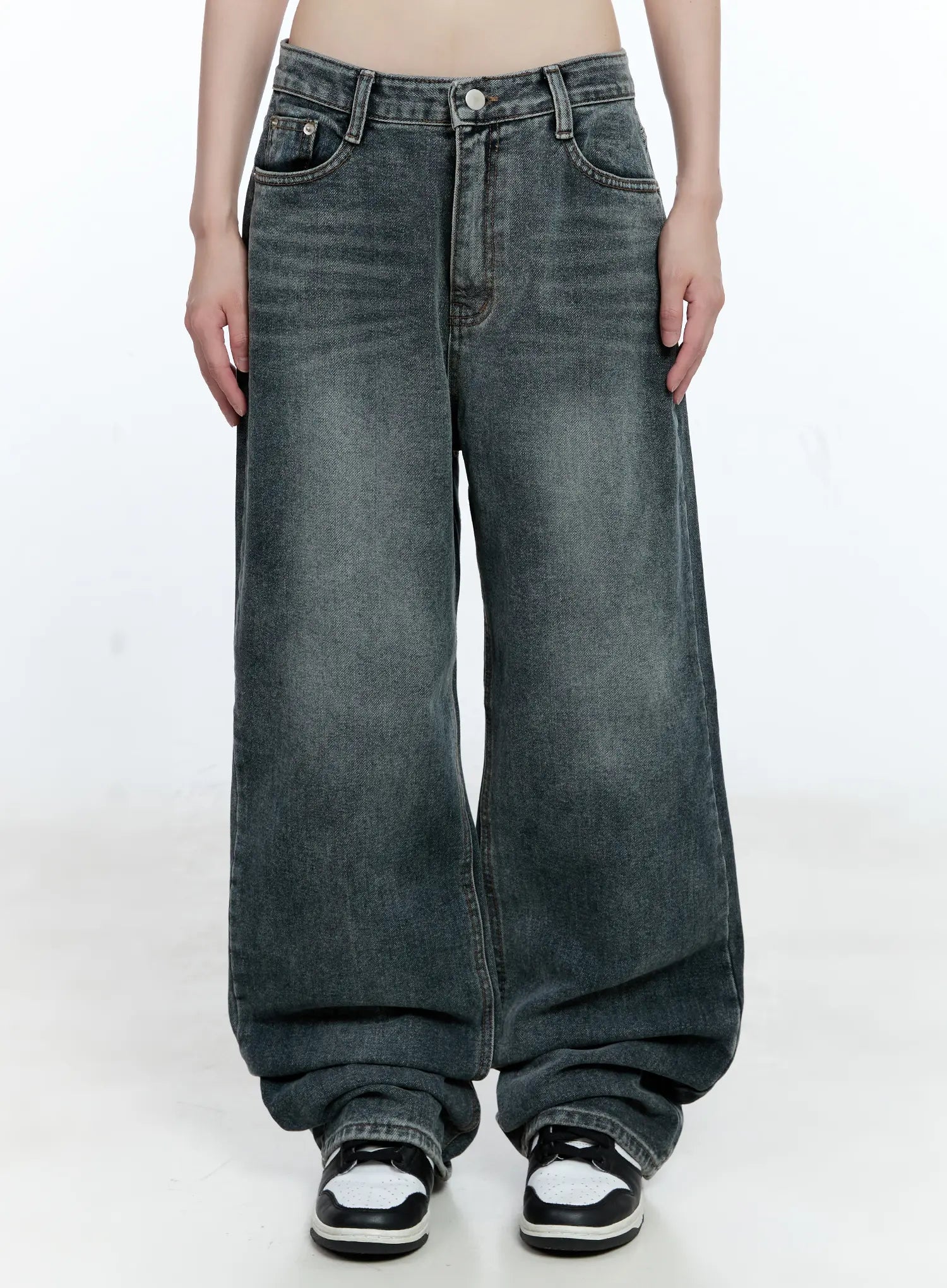 Soomin Vintage-Wash Wide-Leg Jeans CG511