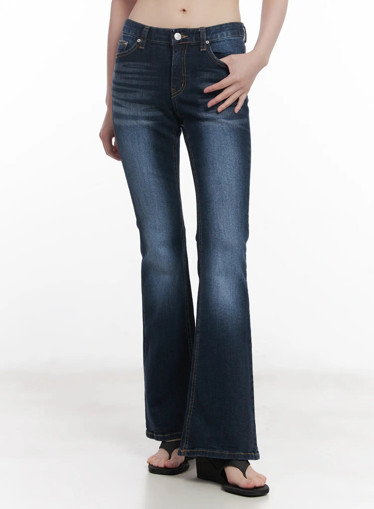 Minji Slim-Fit Flared Jeans CU519