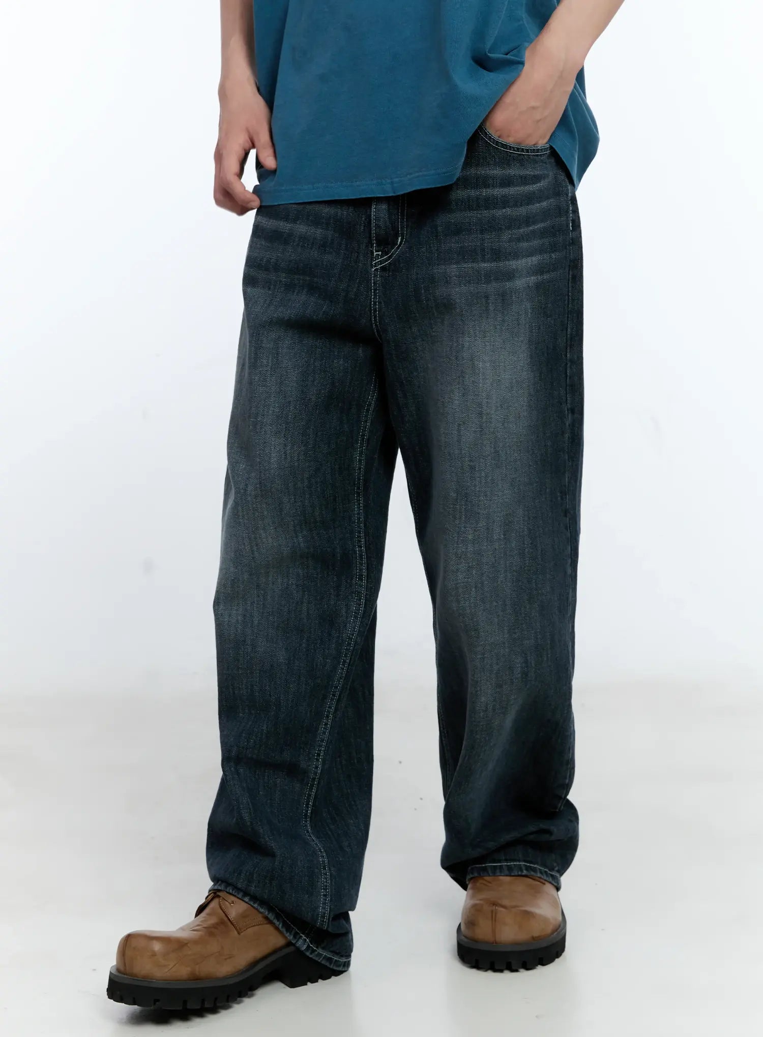 Men's Vintage-Wash Wide-Leg Jeans IL529