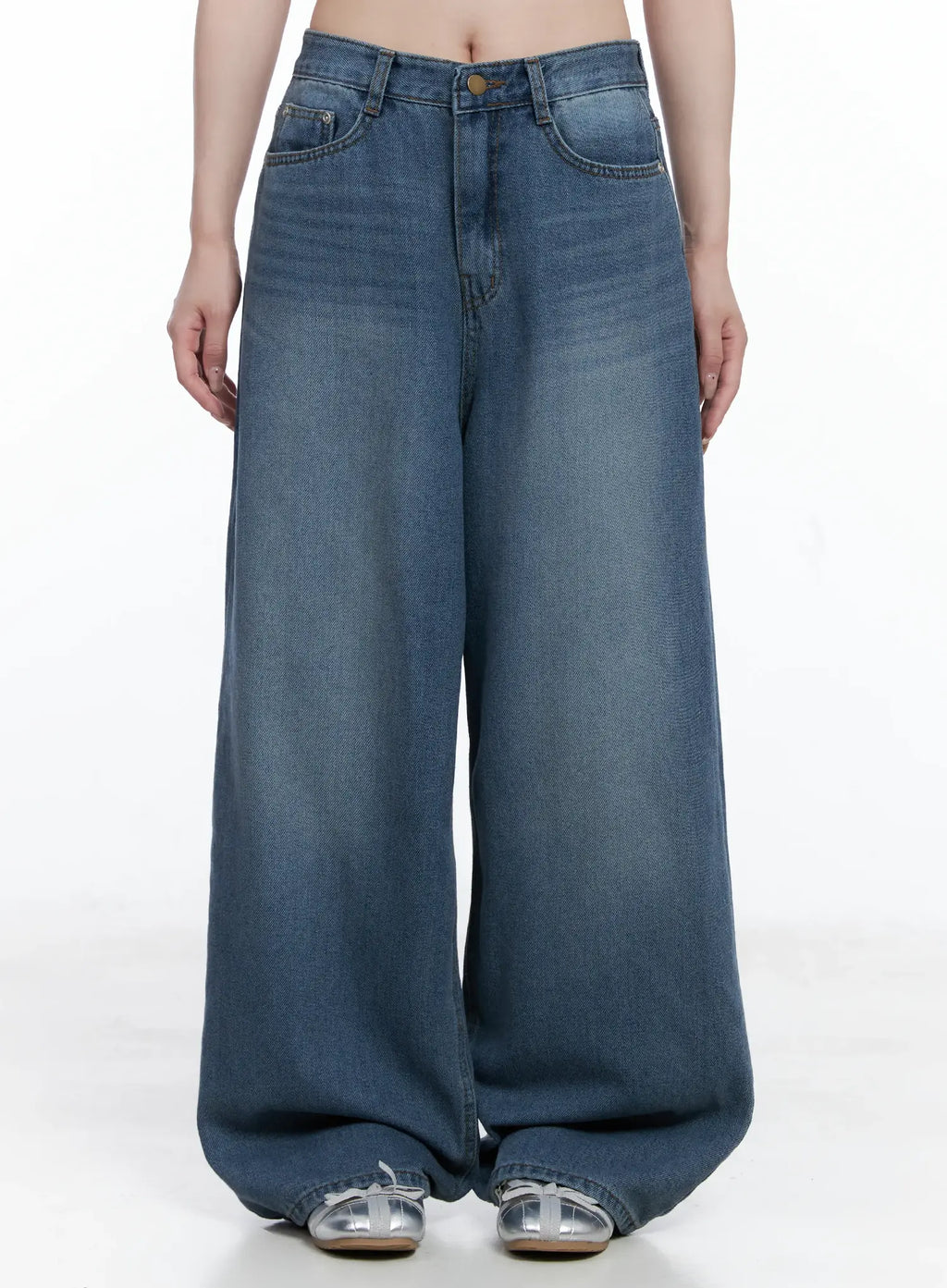Margot Low-Rise Washed Wide-Leg Jeans CS501