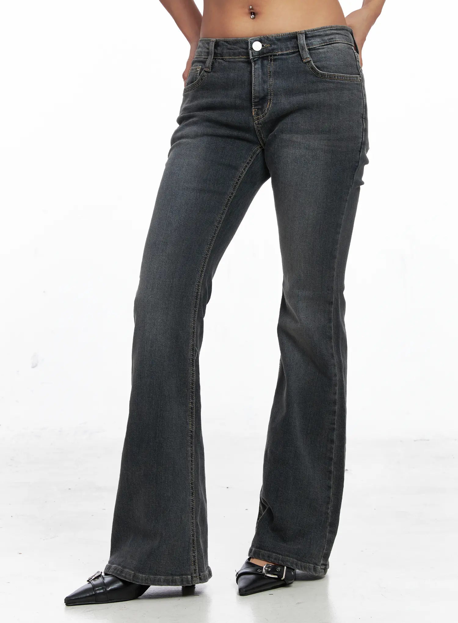 Elani Hip-pad Low-Rise Flared Jeans CO513