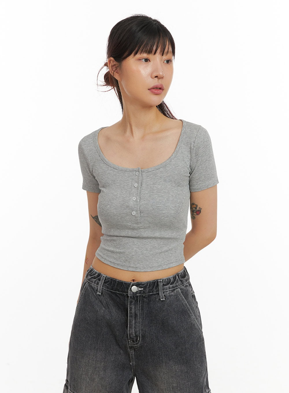 Slim Fit Buttoned U-Neck Crop Top IY410