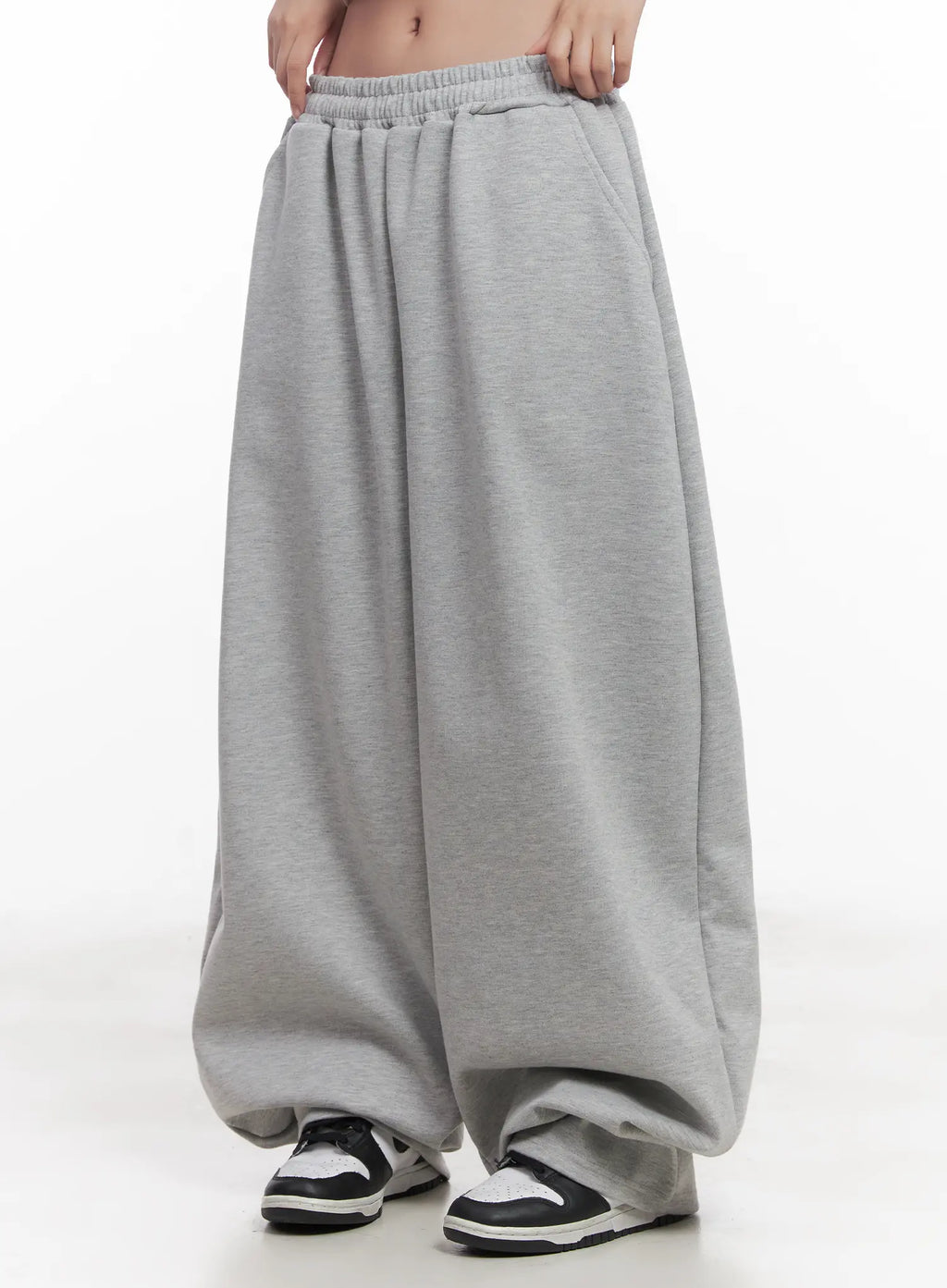 Basic Wide-Fit Sweatpants CU517