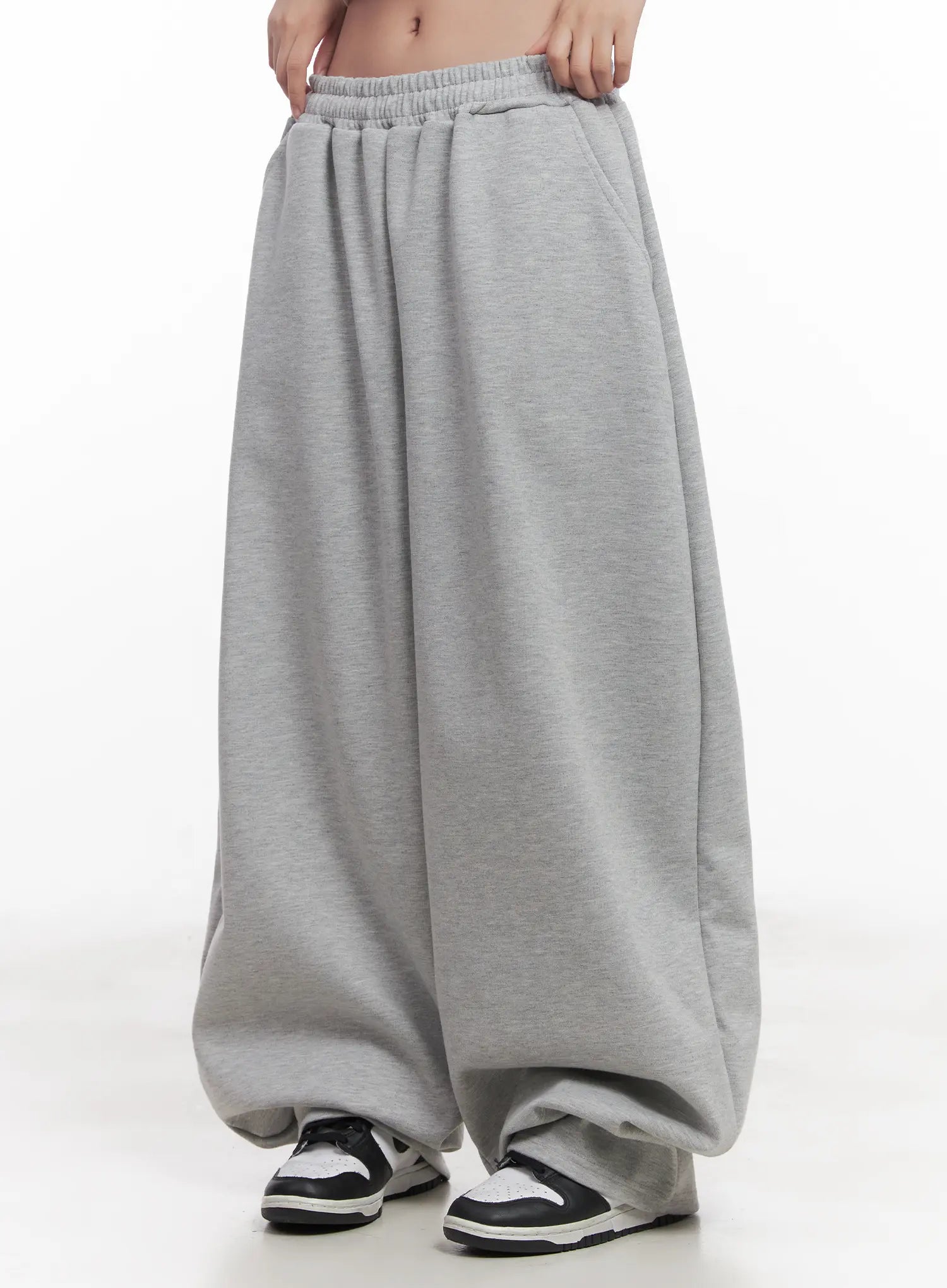 Basic Wide-Fit Sweatpants CU517