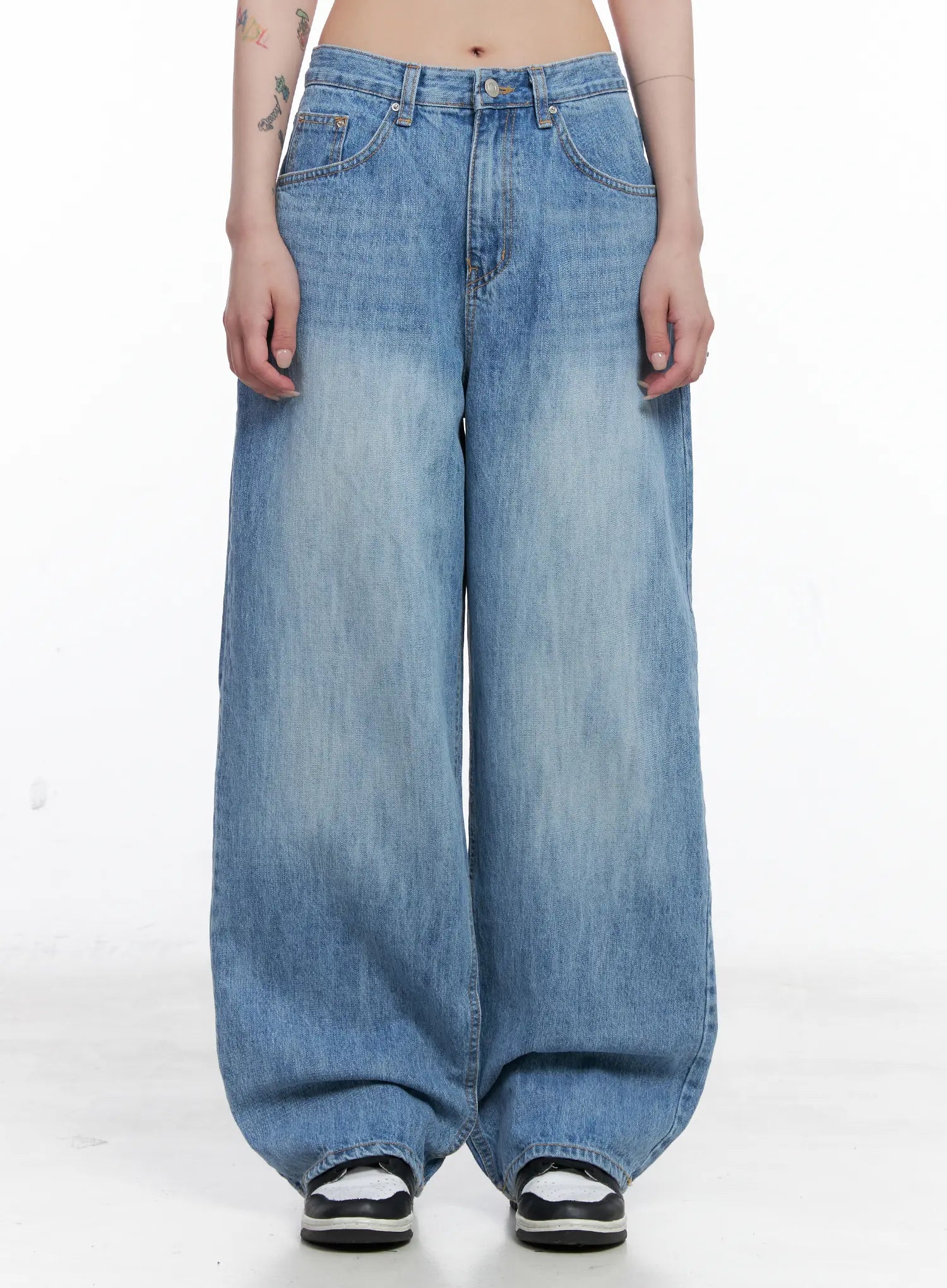 Aniyah Low-Rise Wide-Leg Jeans CS529