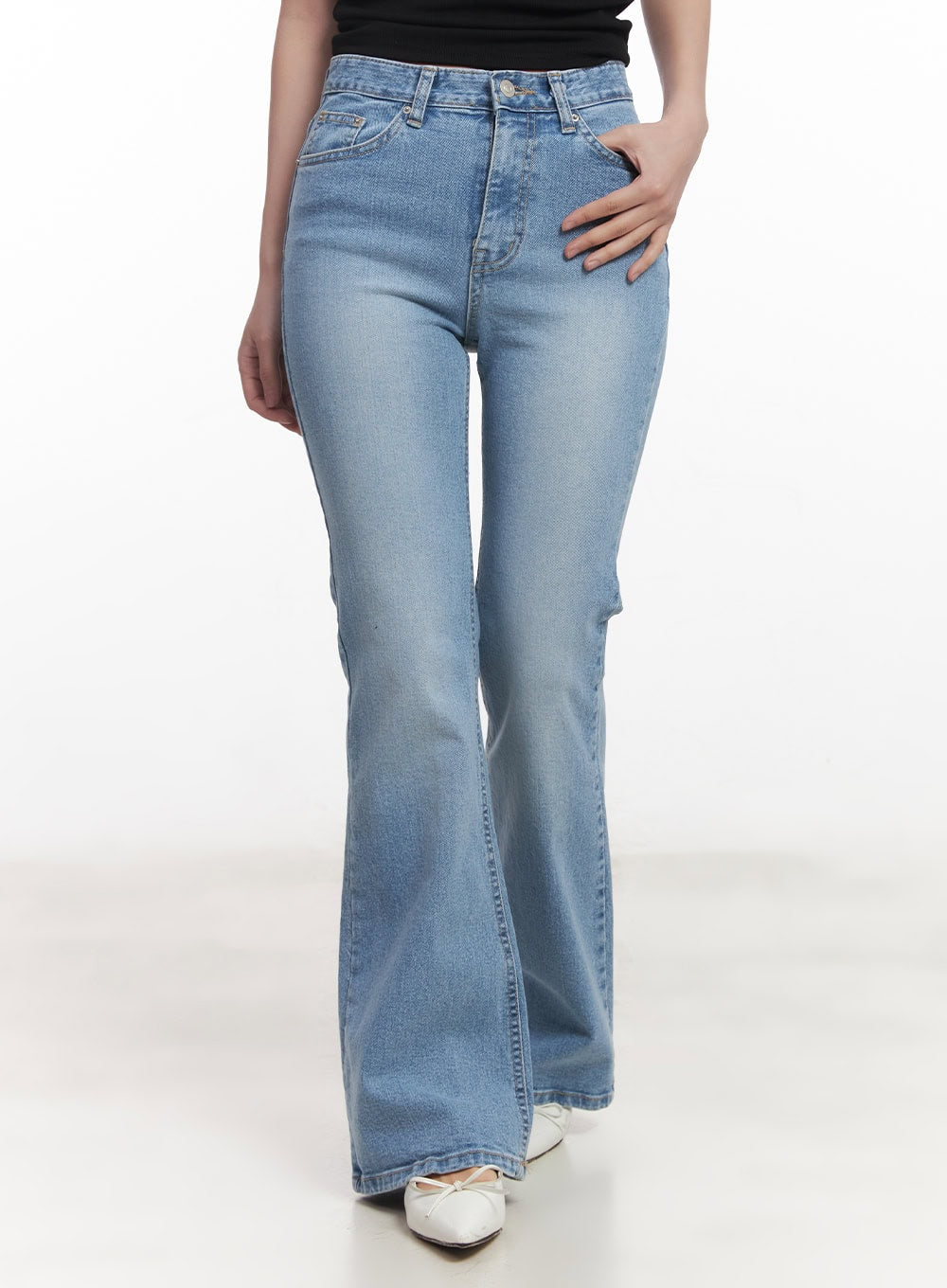 Lumi Slim Bootcut Jeans CA521