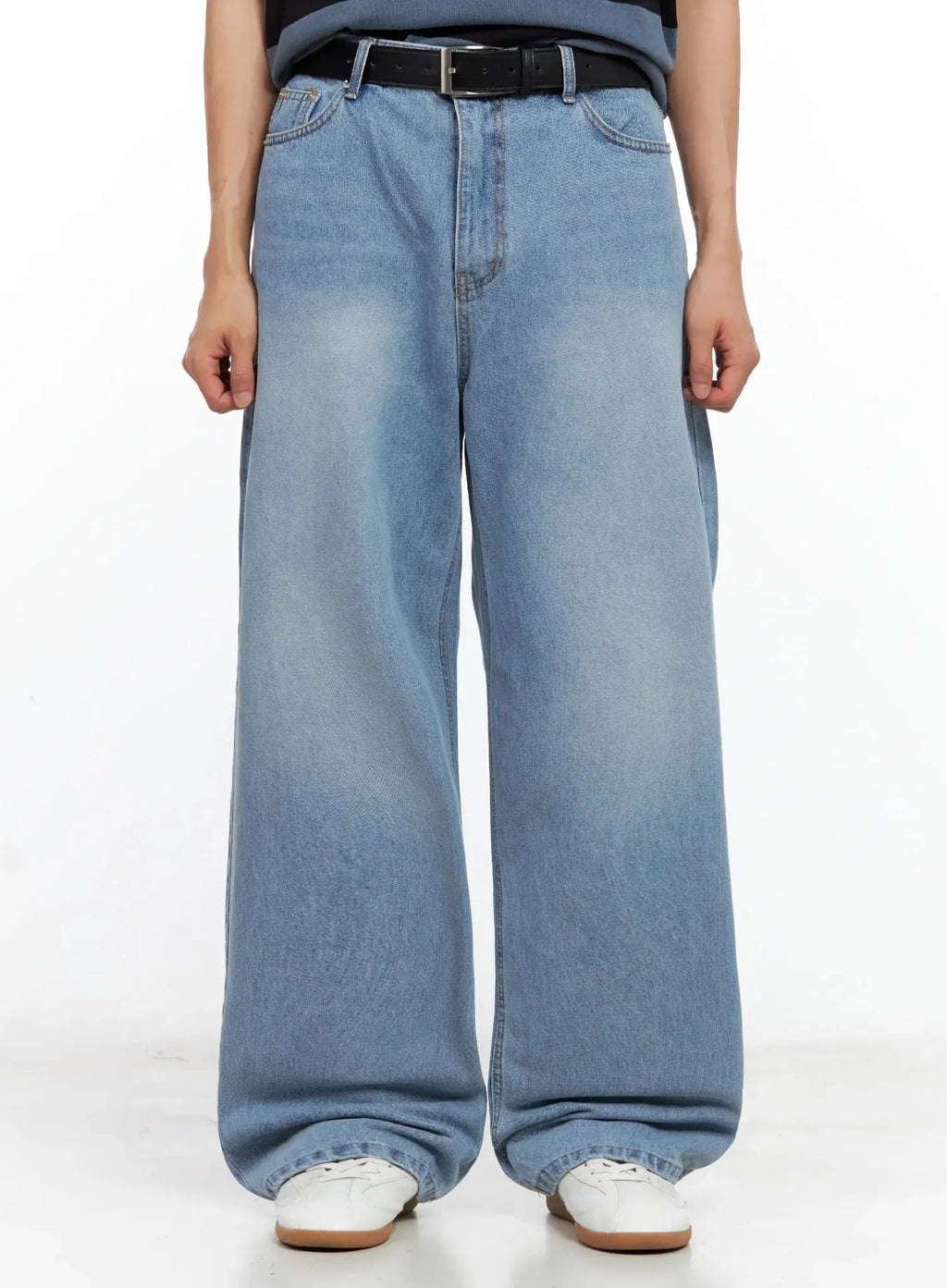 Men's Light-Wash Relaxed Jeans IL516