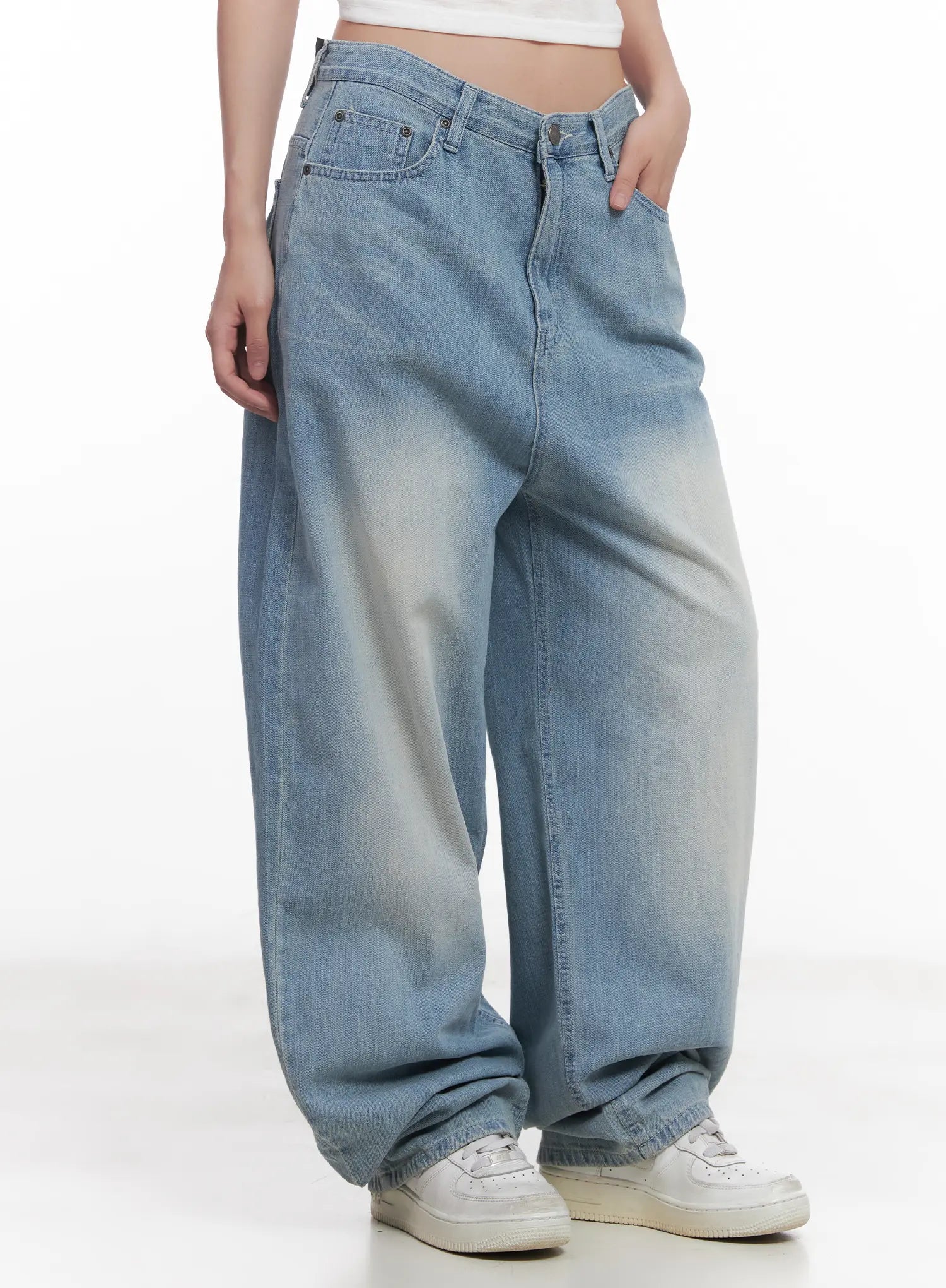 Hani Light-Wash Wide-Leg Jeans CU517