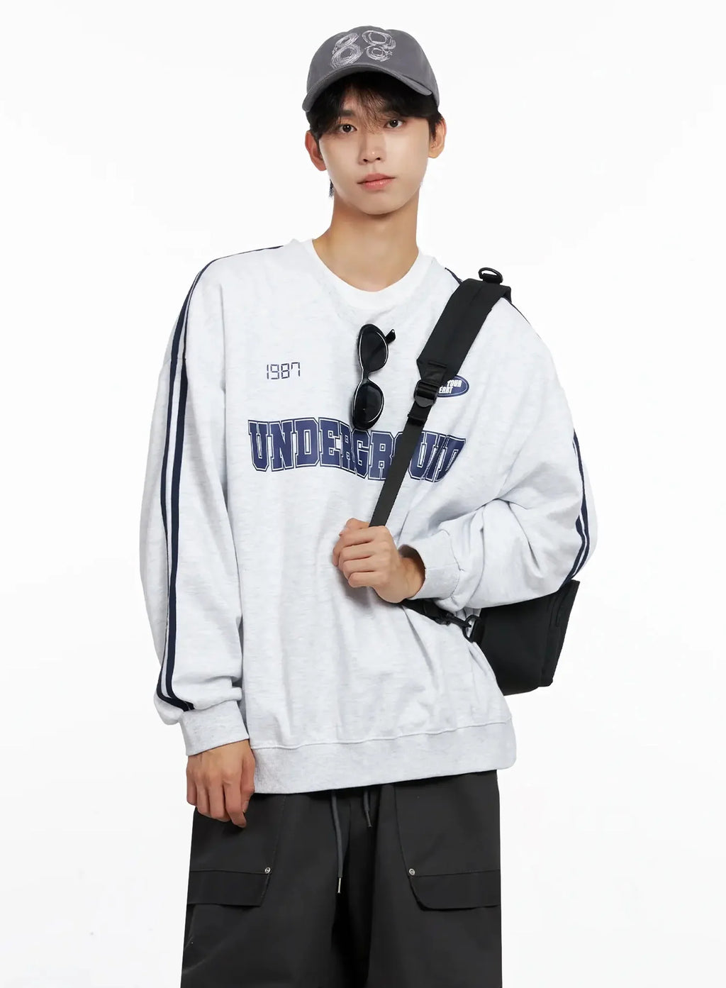 Men's Graphic V-Neck Sweatshirt IO516