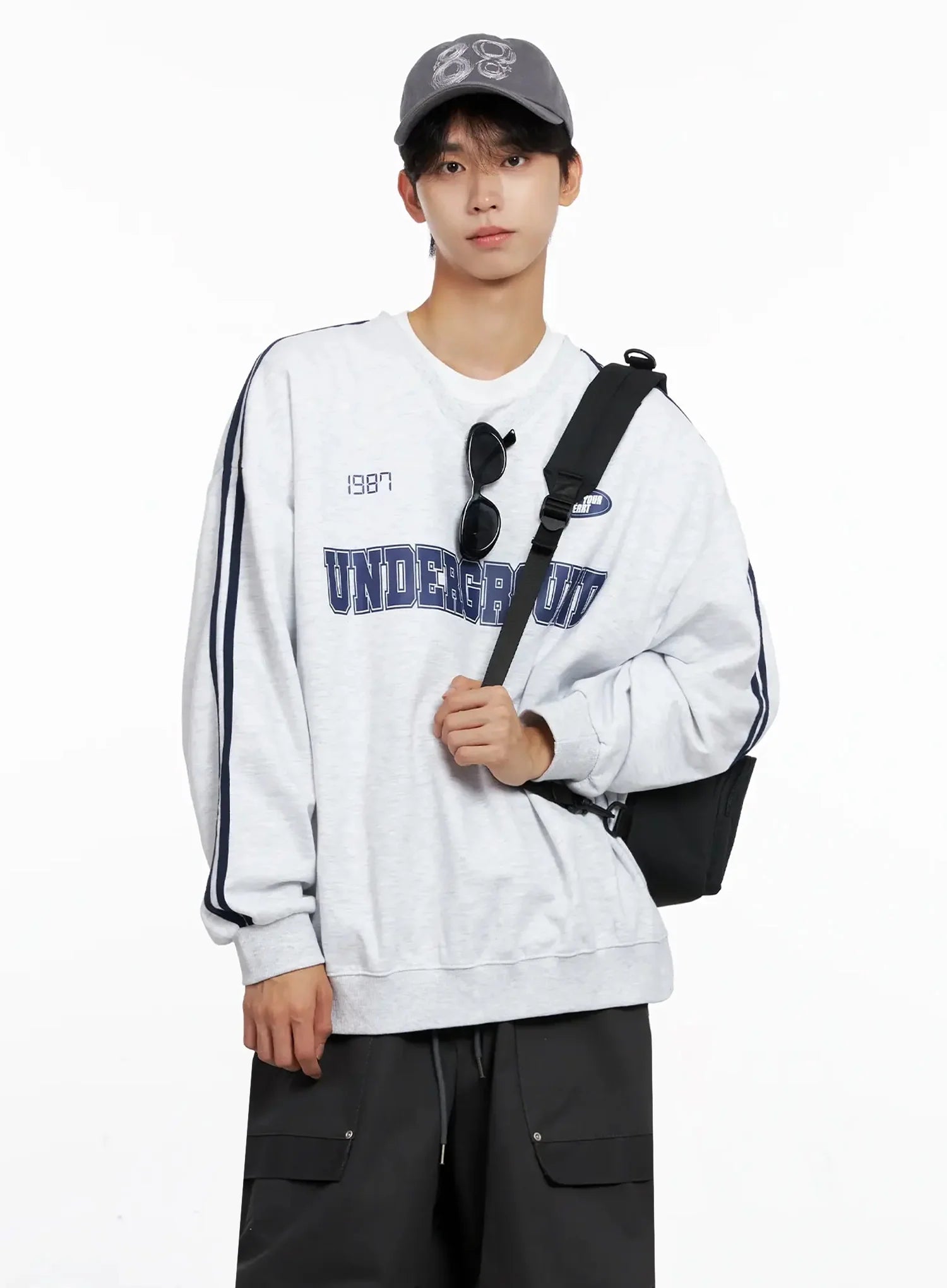 Men's Graphic V-Neck Sweatshirt IO516