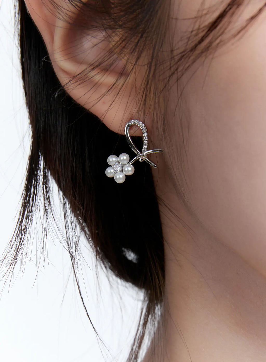 Petal-Shaped Lustrous Bead Earrings CC0608