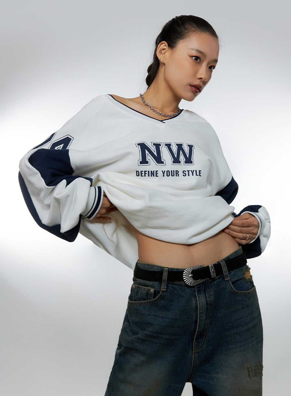 White V-Neck Jersey Sweatshirt IO409