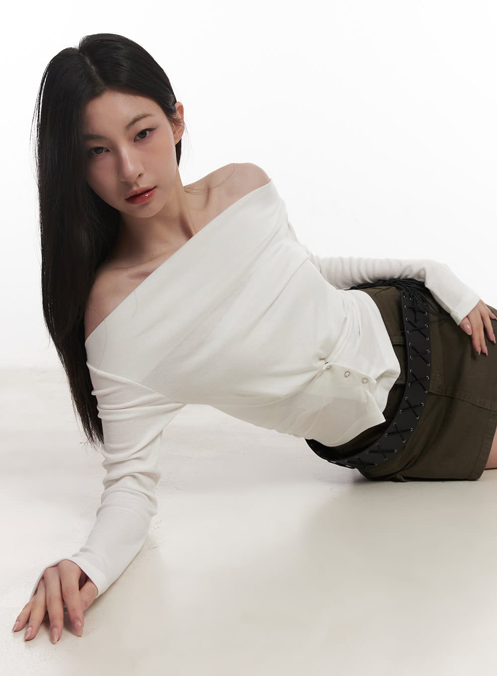 Buttoned Slim-Fit Off-Shoulder Top CM517