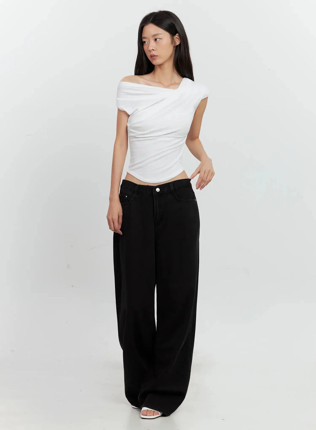 Jieun Black Wide-Leg Jeans IL528
