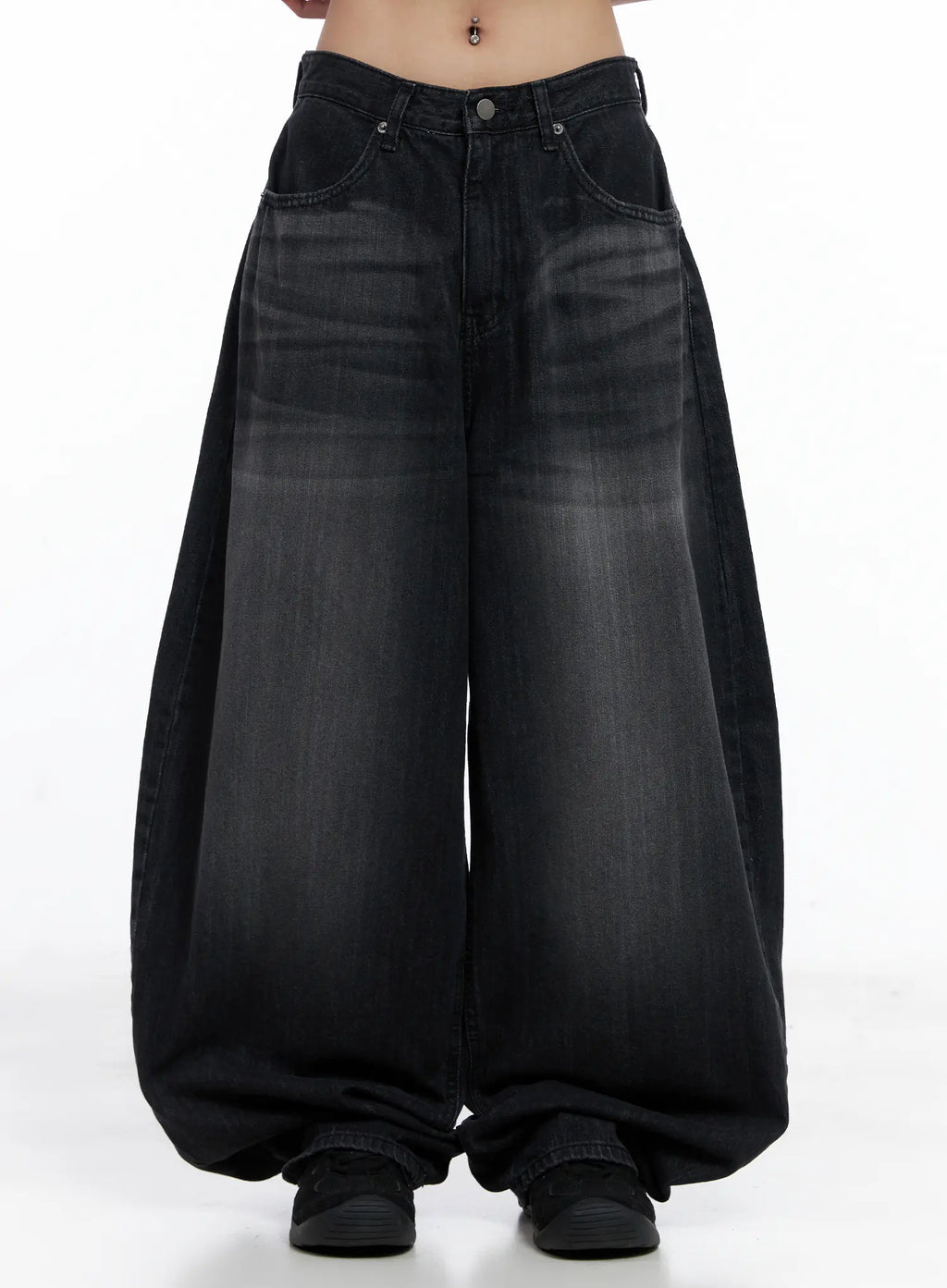 Suyeon Embroidered Baggy Denim Jeans CL510