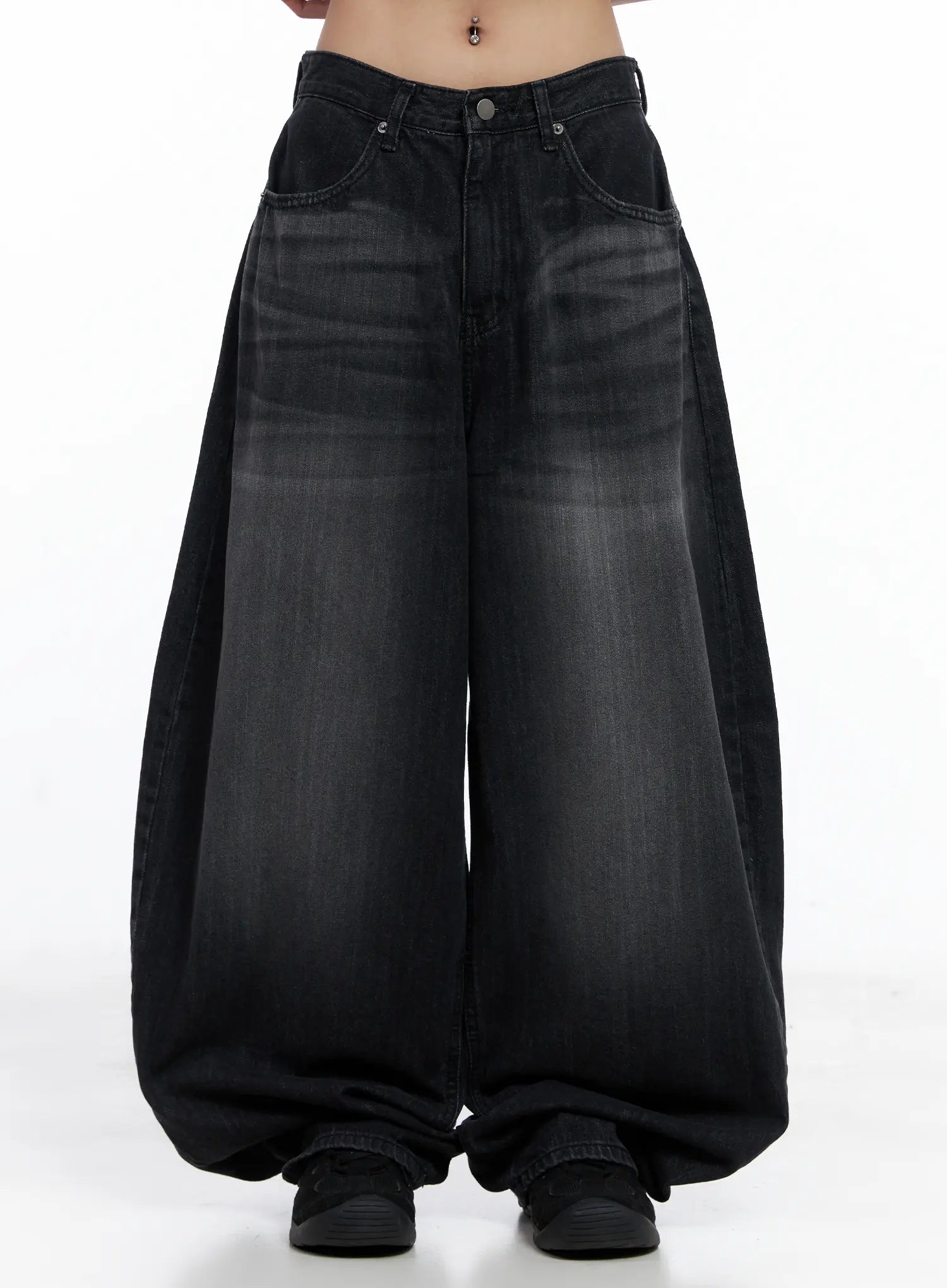 Suyeon Embroidered Baggy Denim Jeans CL510