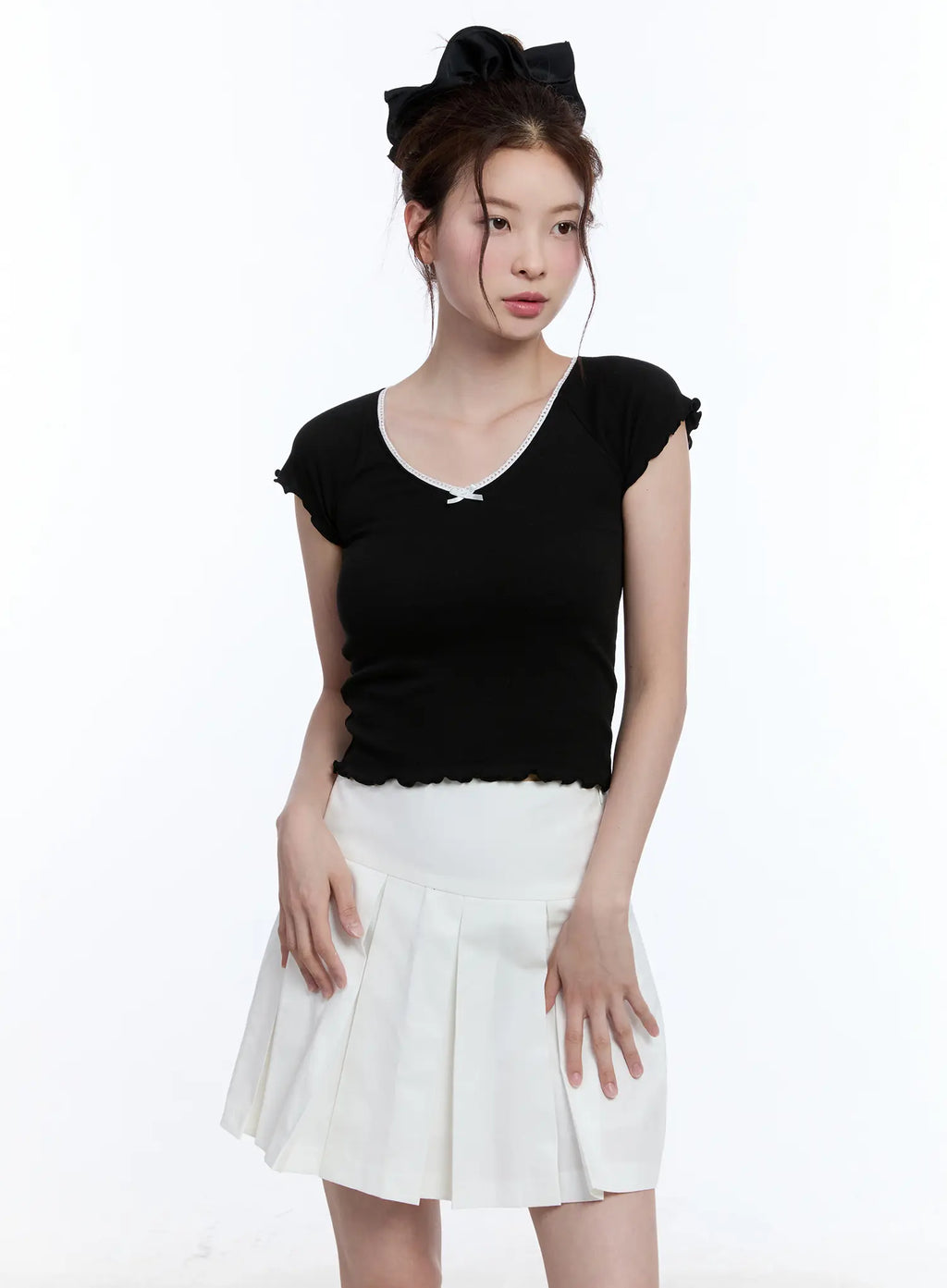 Ribbon Lace V-Neck Crop Tee CU513