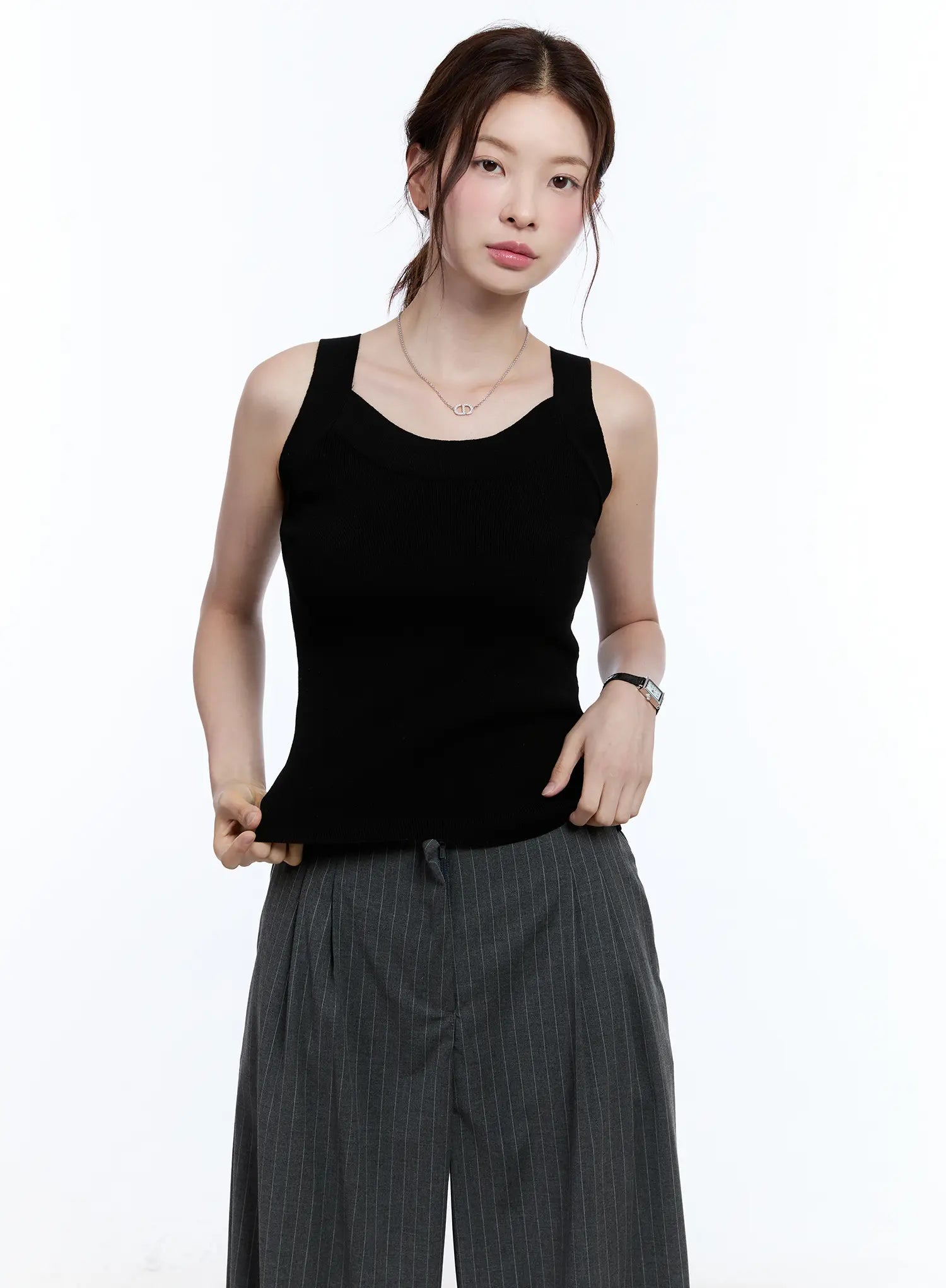 Slim-Fit Sleeveless Sweater CU513