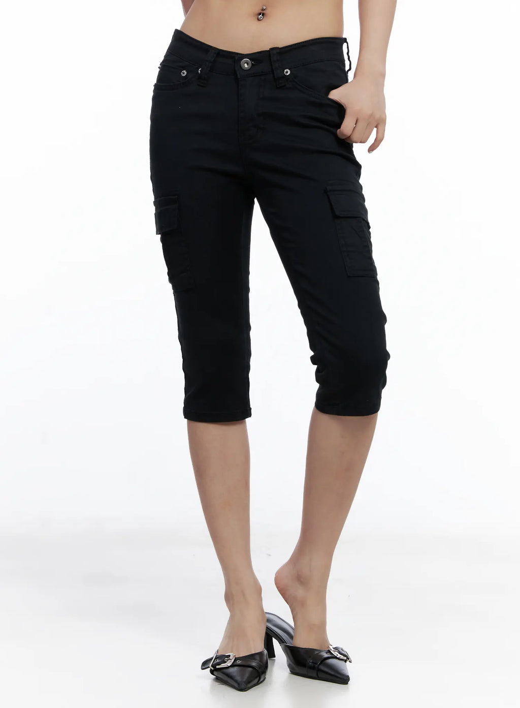 Slim-Fit Cargo Capri Pants CL511
