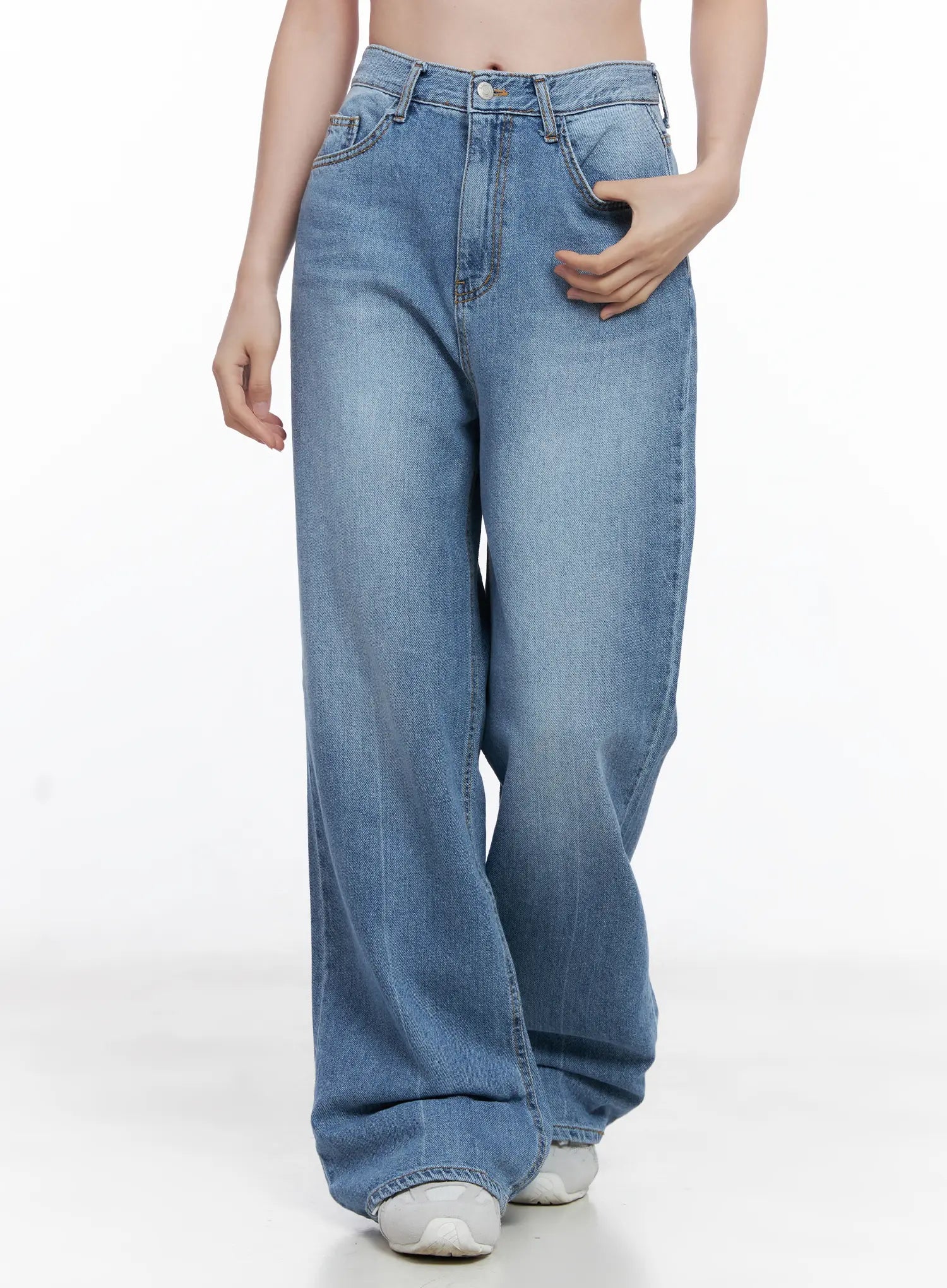 Jung Straight-Leg Washed Jeans CG521