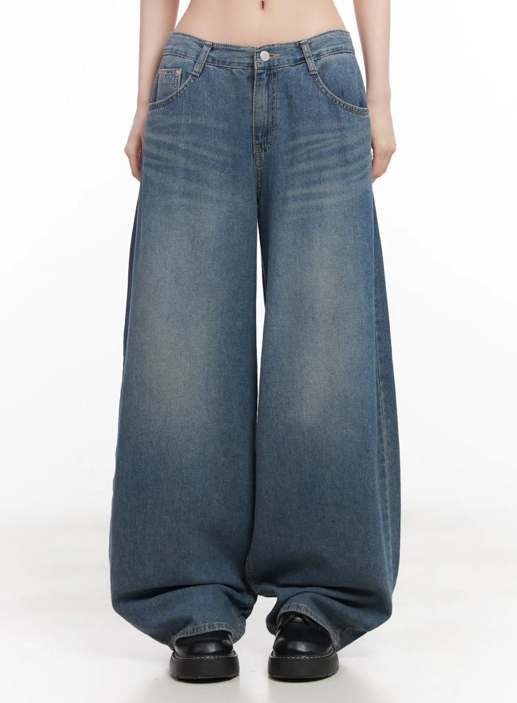 Chaewon Washed Wide-Leg Jeans CU511
