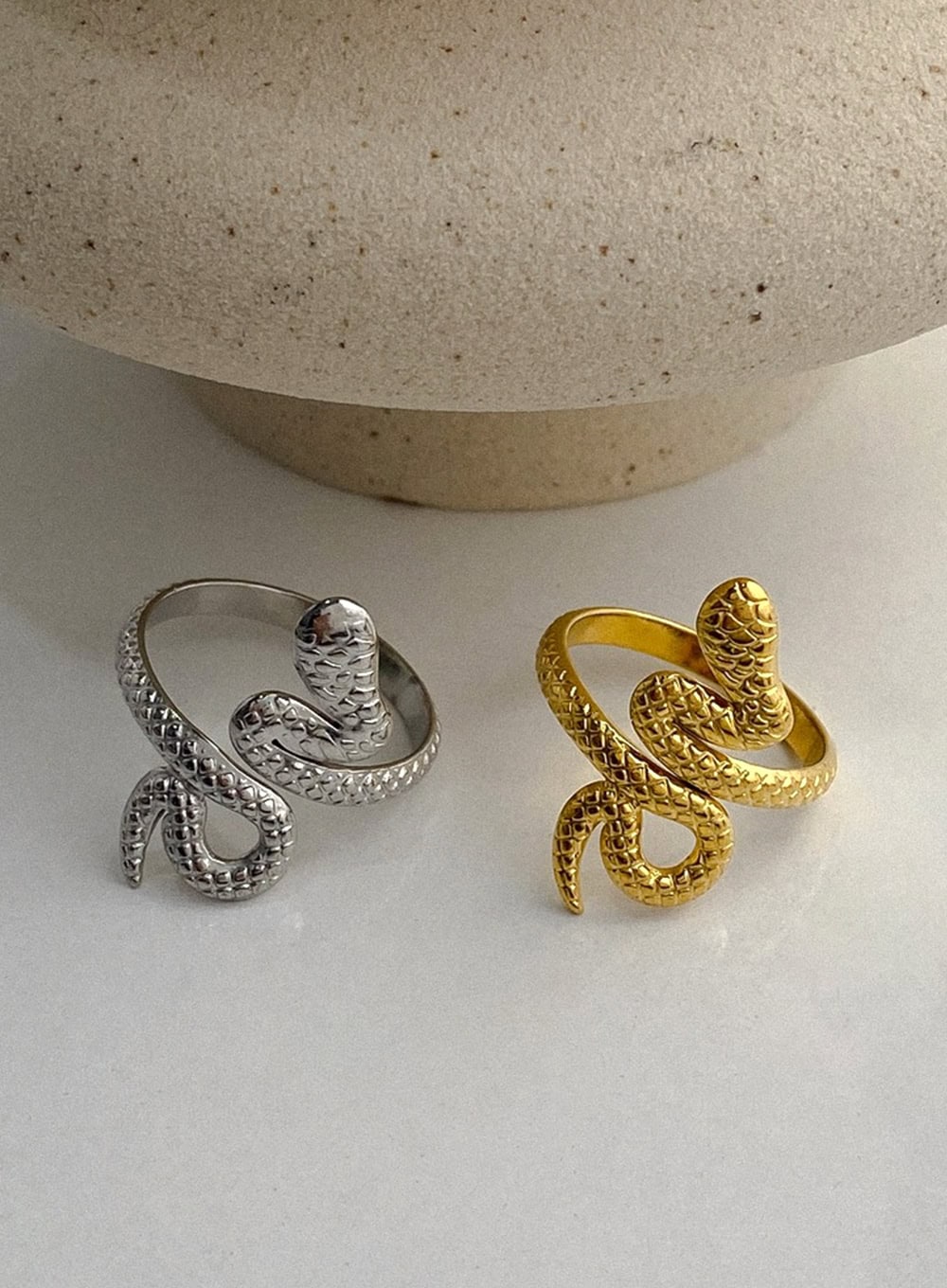 Kafka Spiral Line Ring IA524