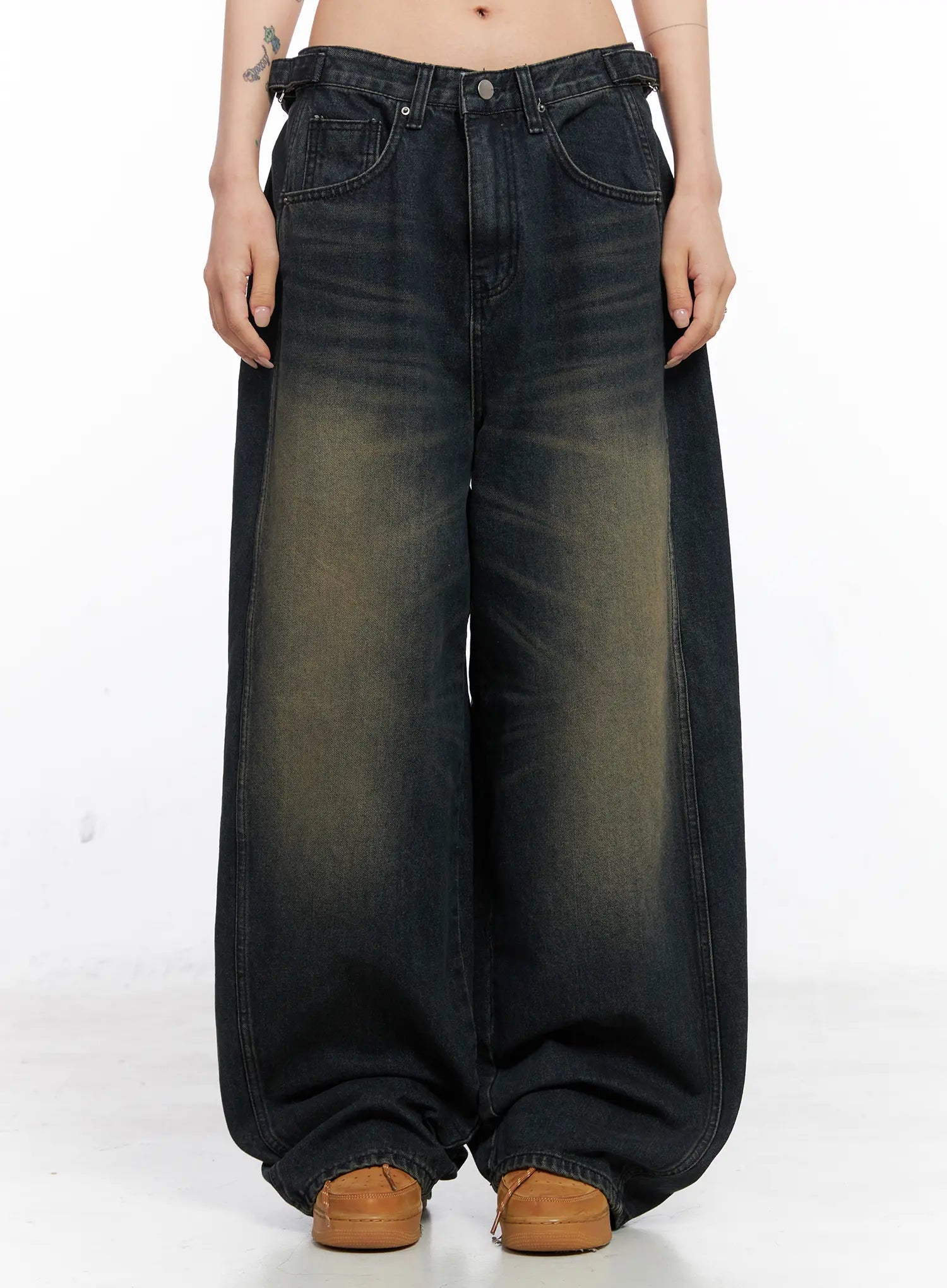 Noe Side Belt Wide Leg Jeans CO507