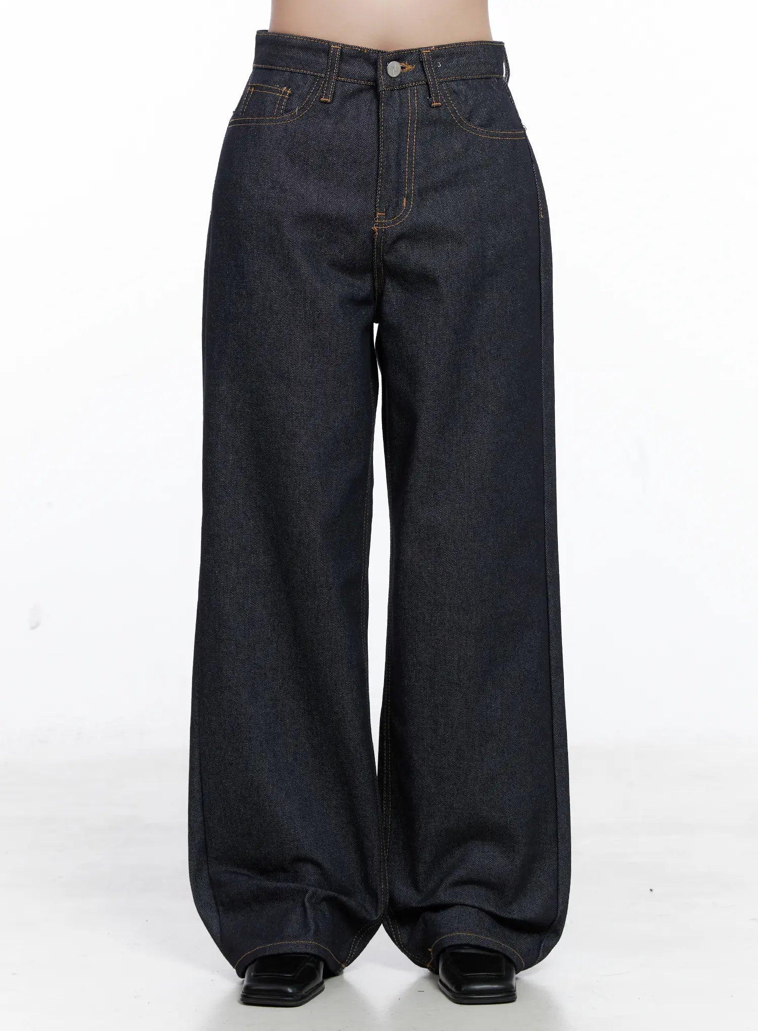 Reyna Non-Fade Relaxed Jeans CS519