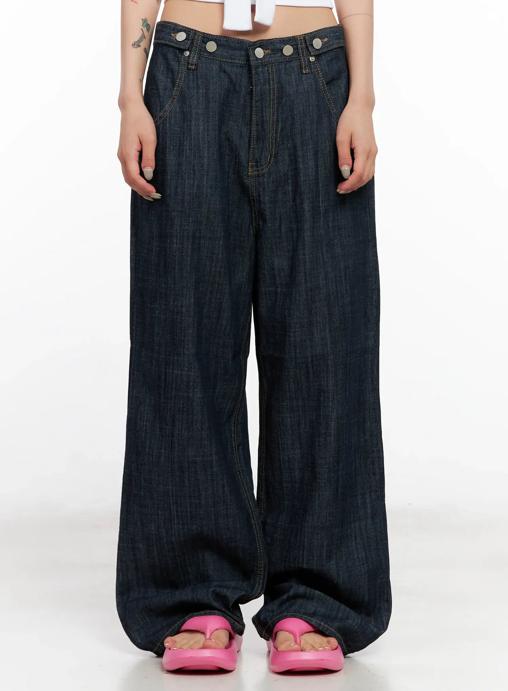 Saebi Button-Detail Jeans CL528