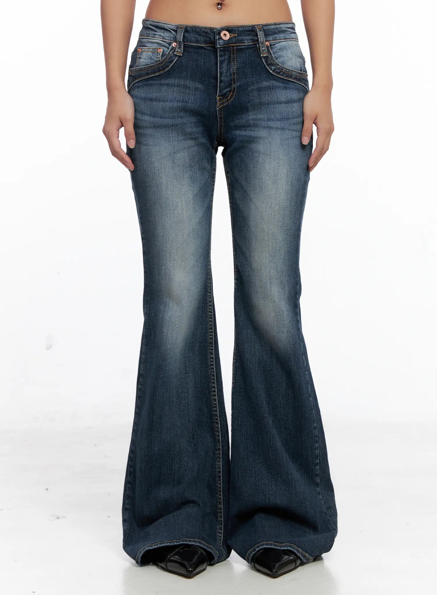 Saanvi Vintage Wash Flare Jeans CS522