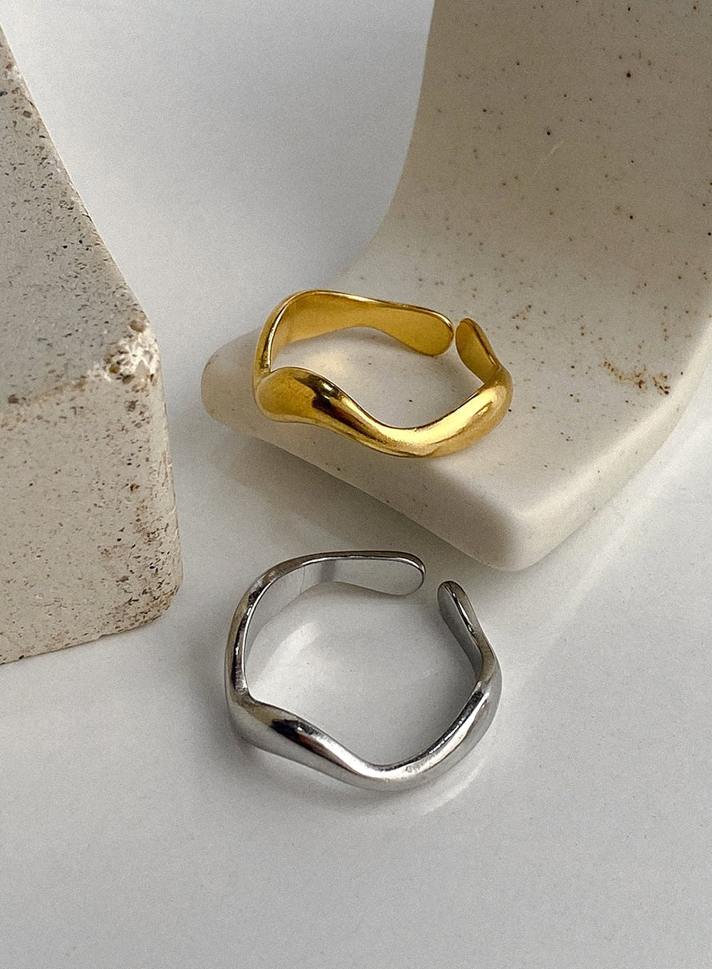 Newton Flowing Curve Ring IA524