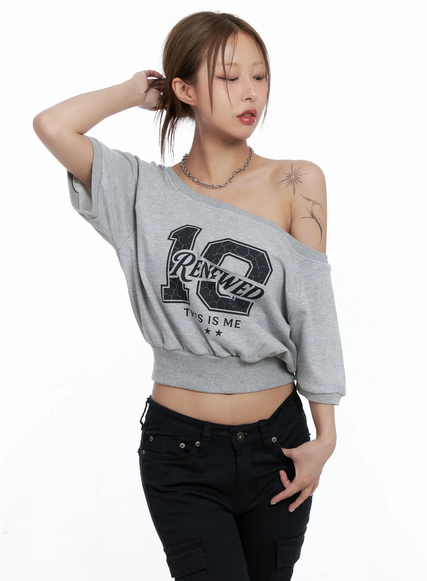 Off-Shoulder Graphic Cropped Tee CL511
