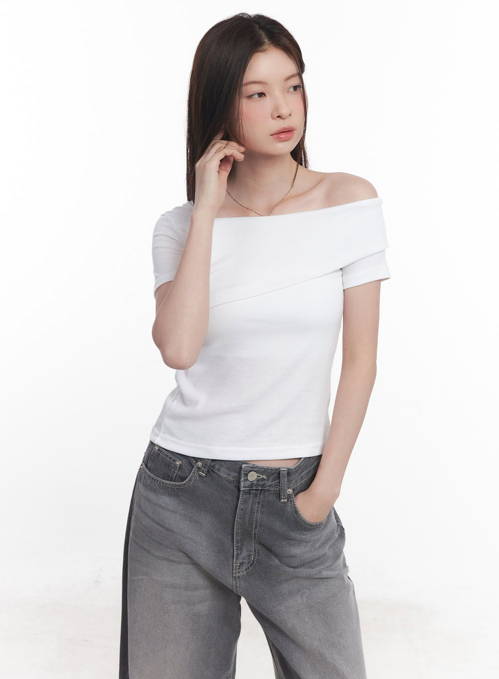 Off-Shoulder Slim-Fit Crop Tee CY519